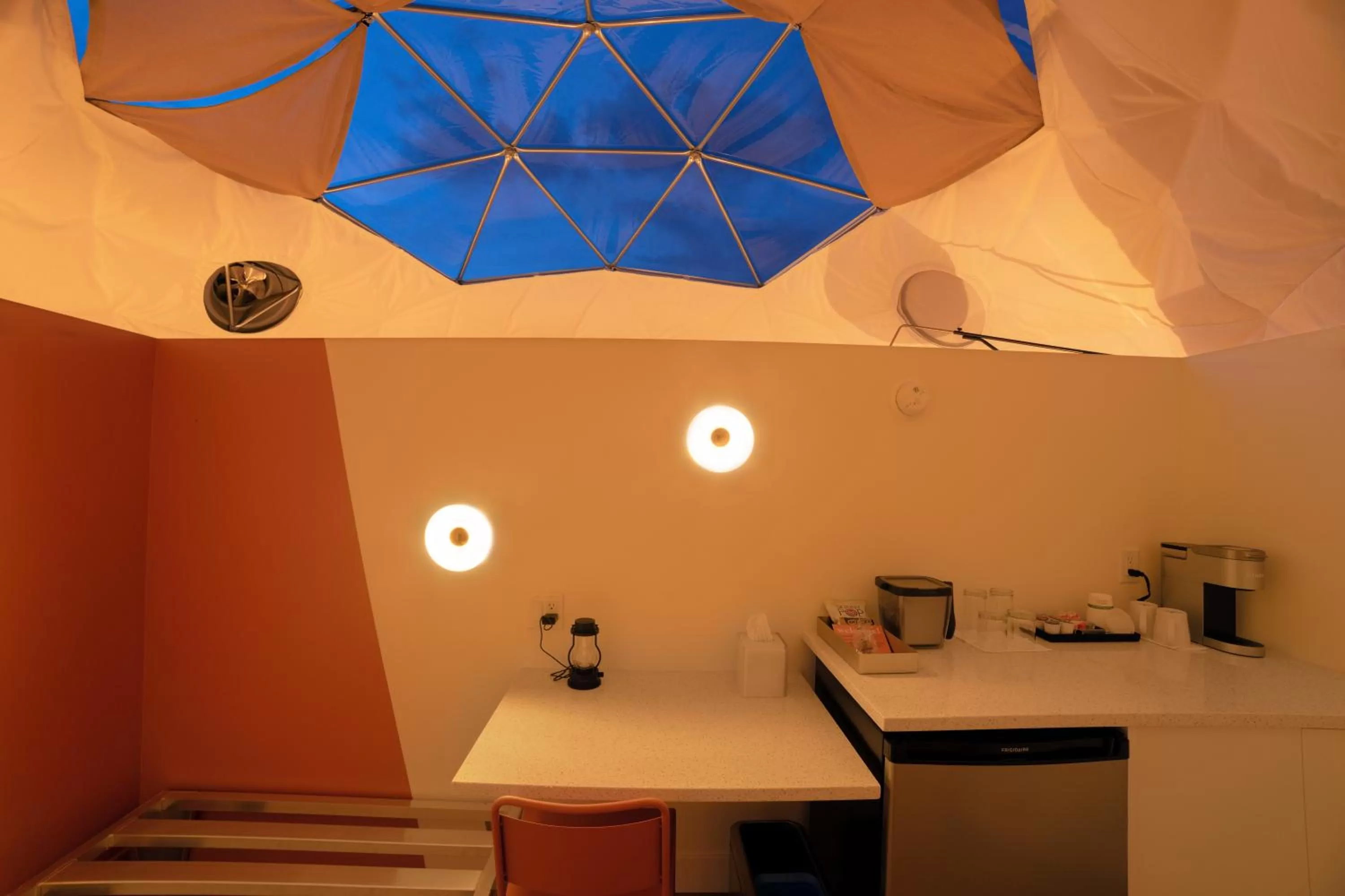 Coffee/tea facilities in Skyview Hotel