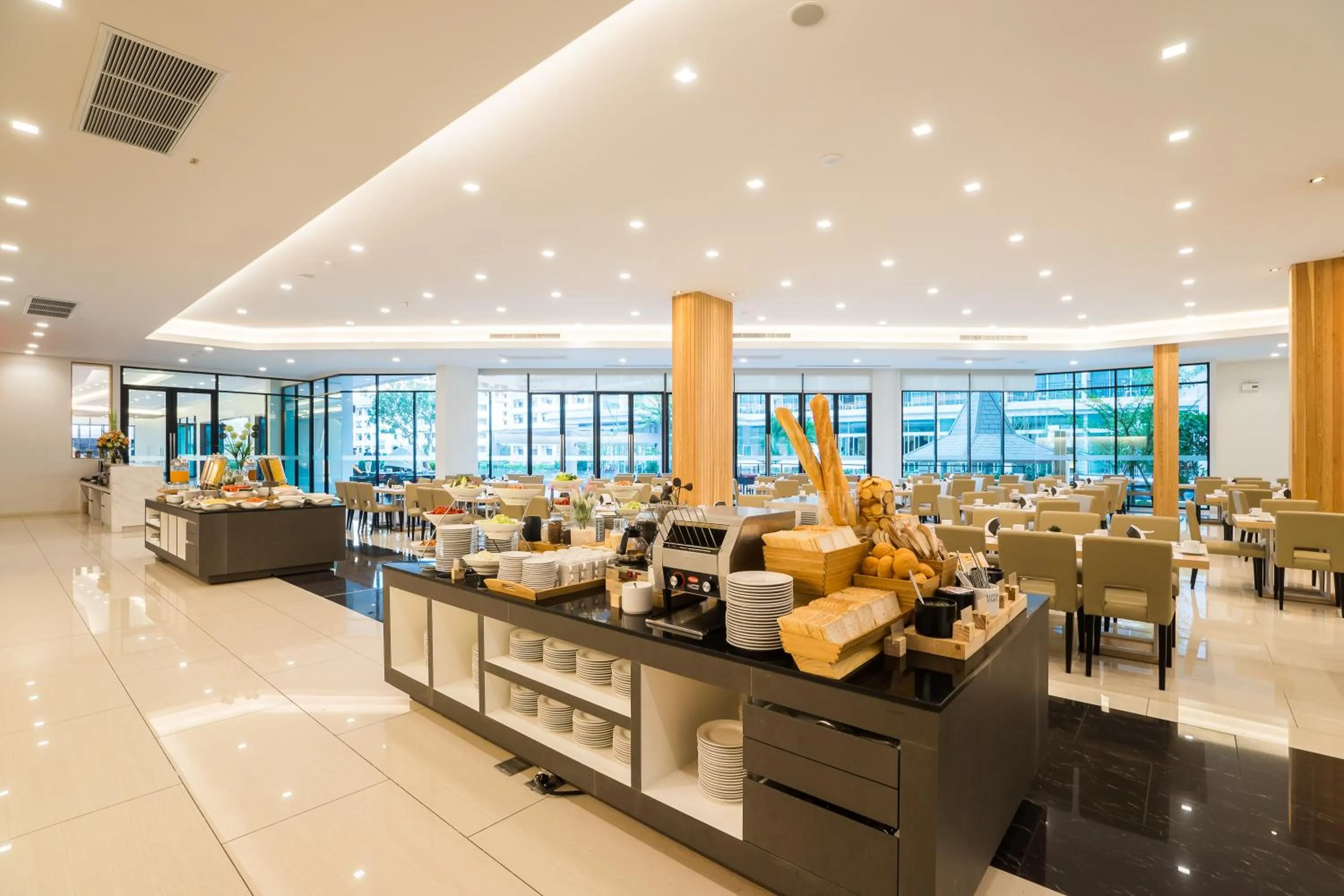 Restaurant/places to eat in J Inspired Hotel Pattaya