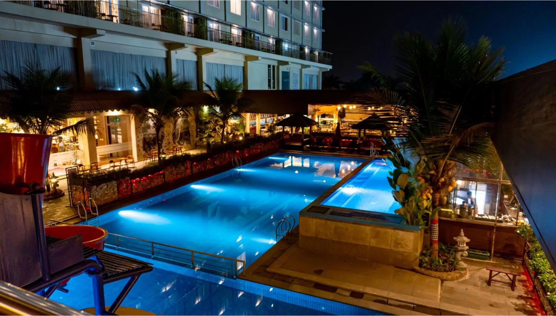 Swimming pool in Grand Sunshine Resort & Convention