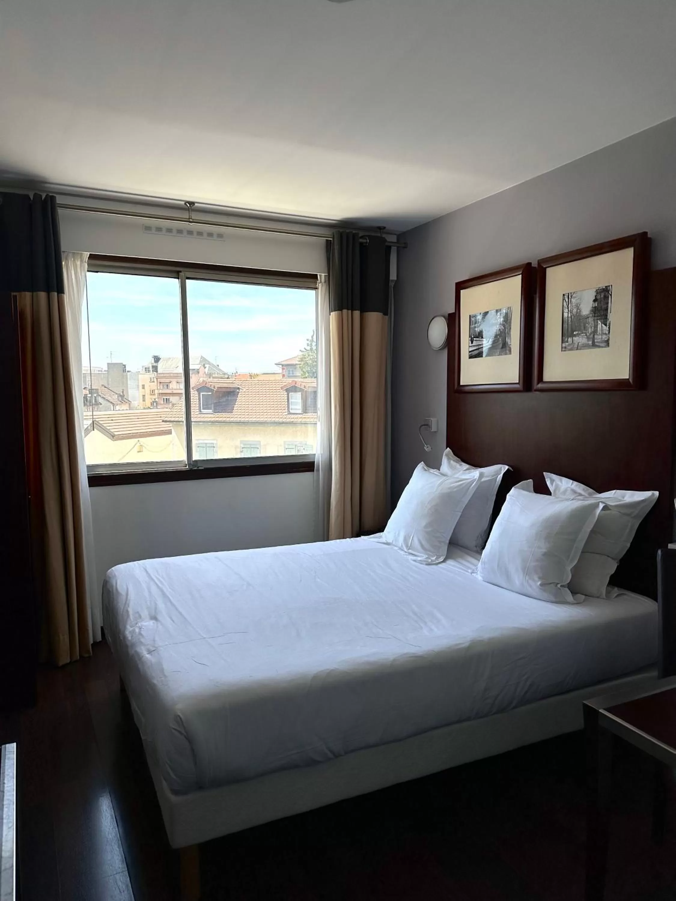 Bed in Hôtel Du Centre Annemasse