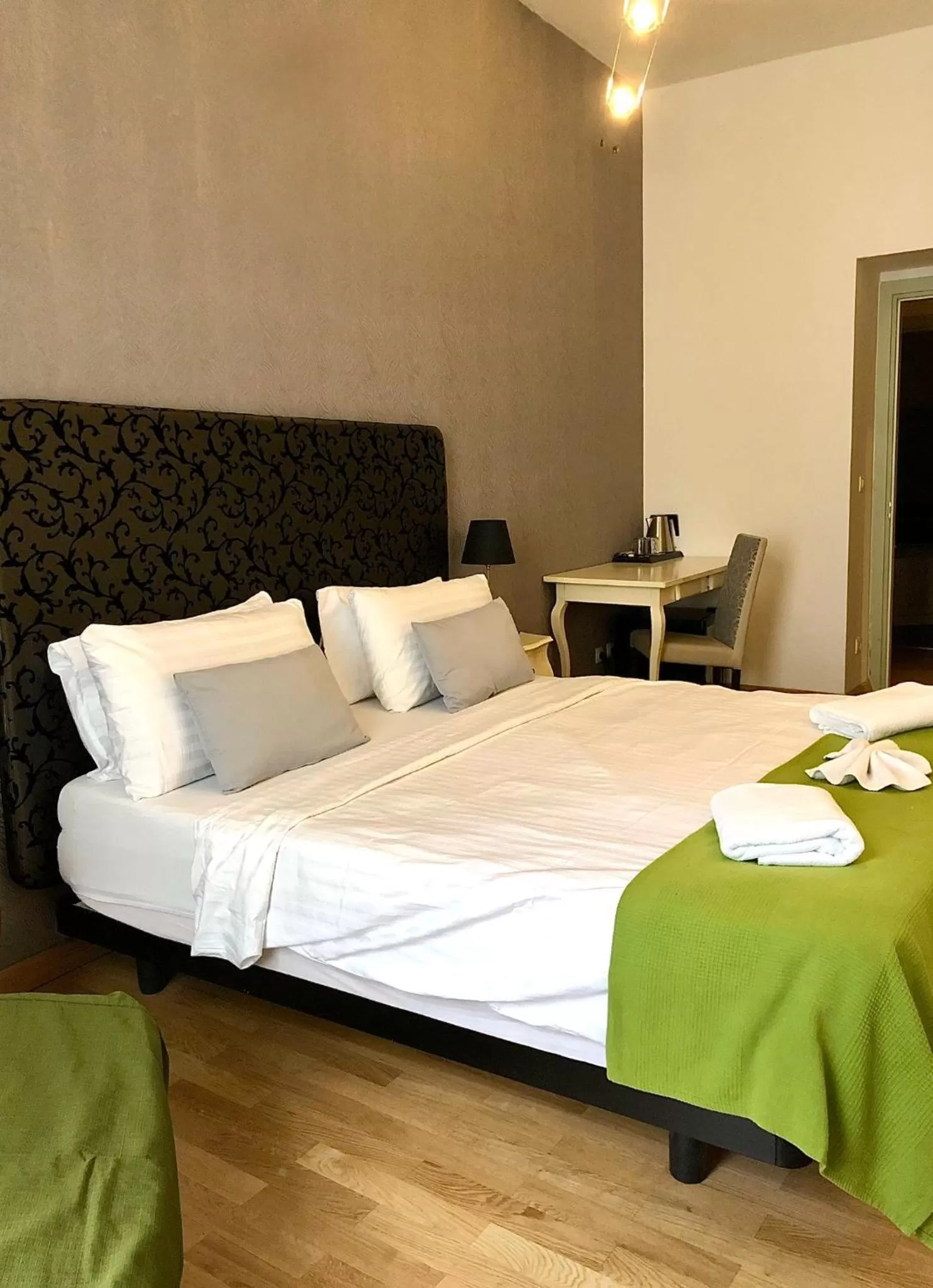 Bedroom, Bed in Dolce Vita Suites Boutique