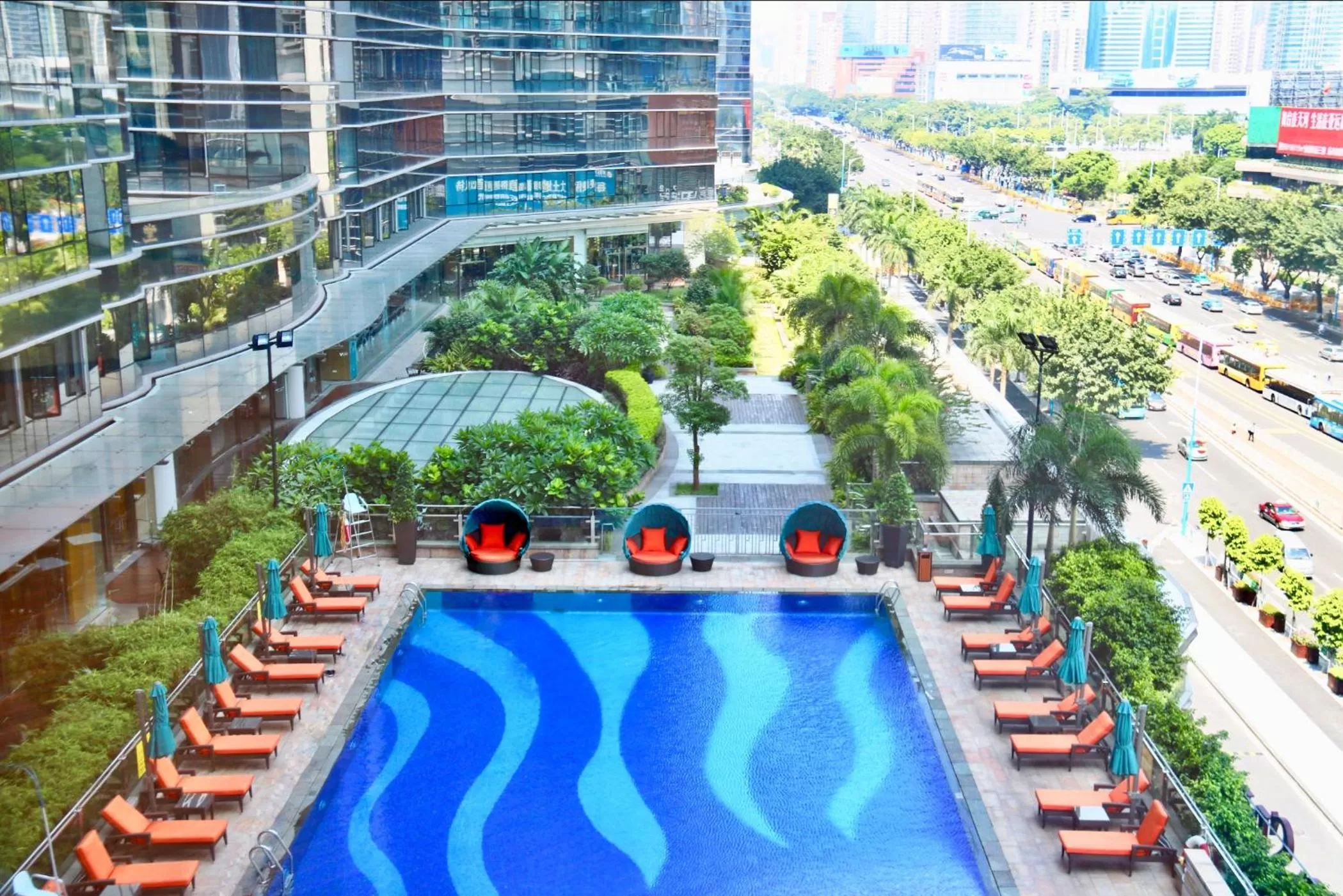 Swimming pool in Fraser Suites Guangzhou