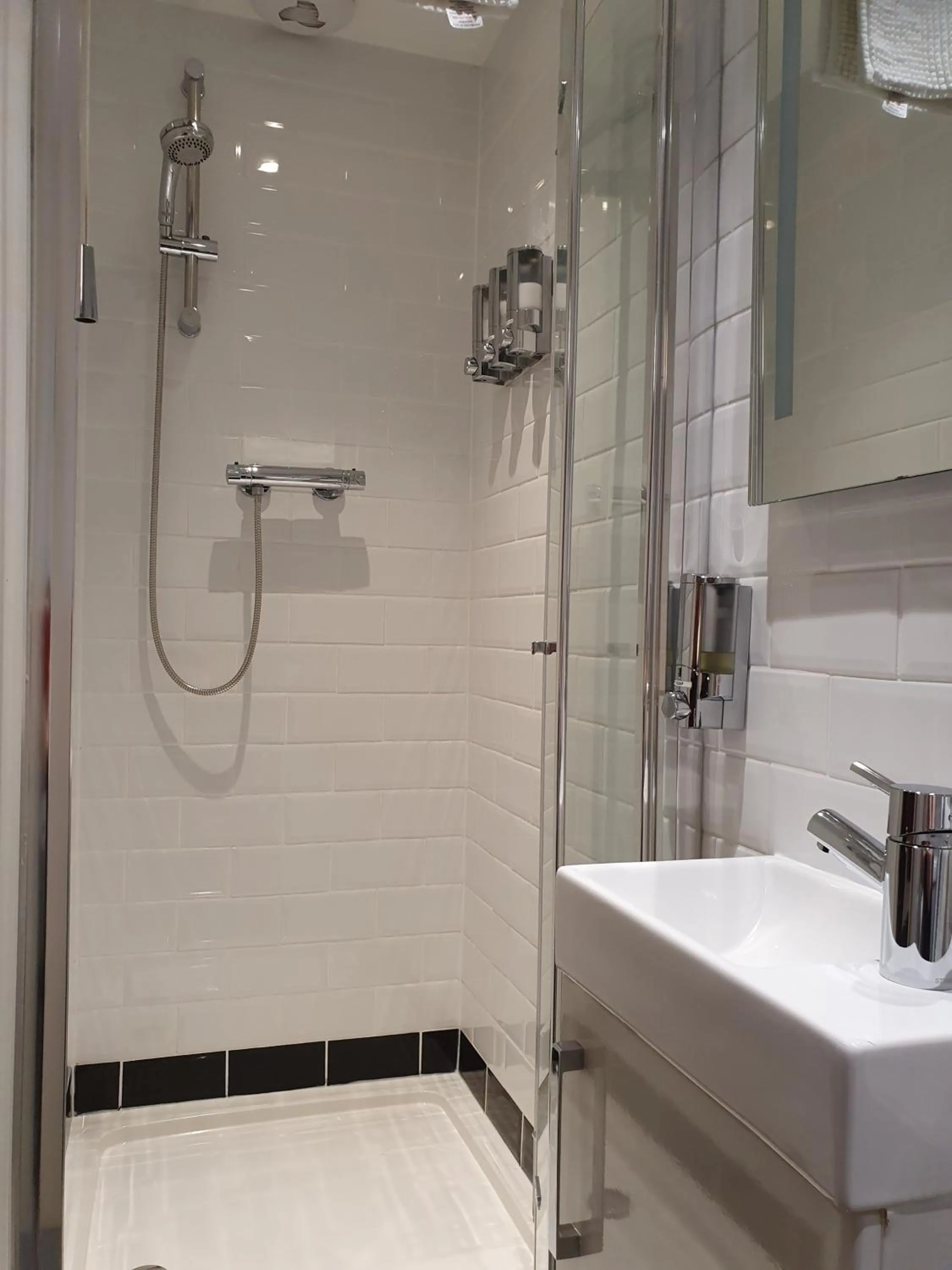 Bathroom in Senlac Guesthouse