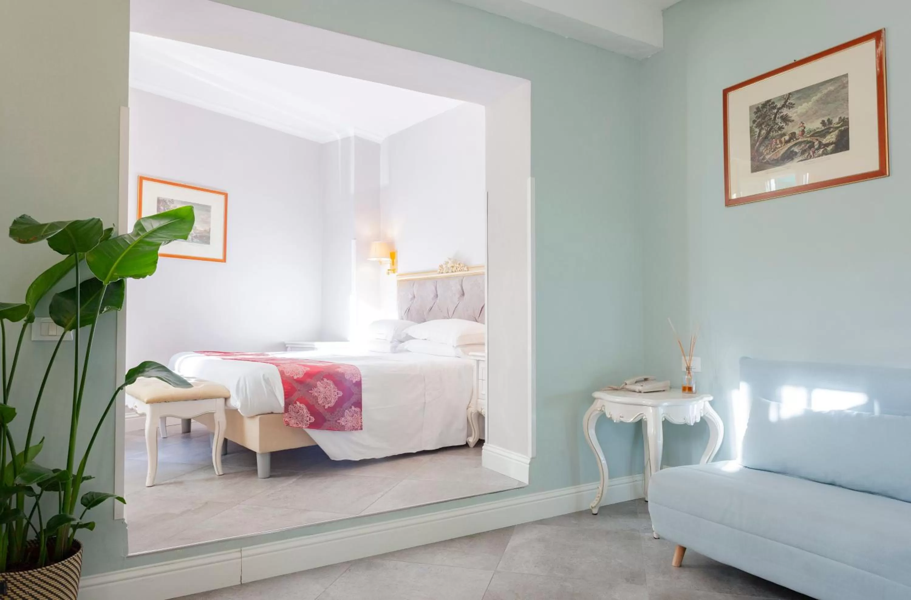 Photo of the whole room, Bed in Villa Royal