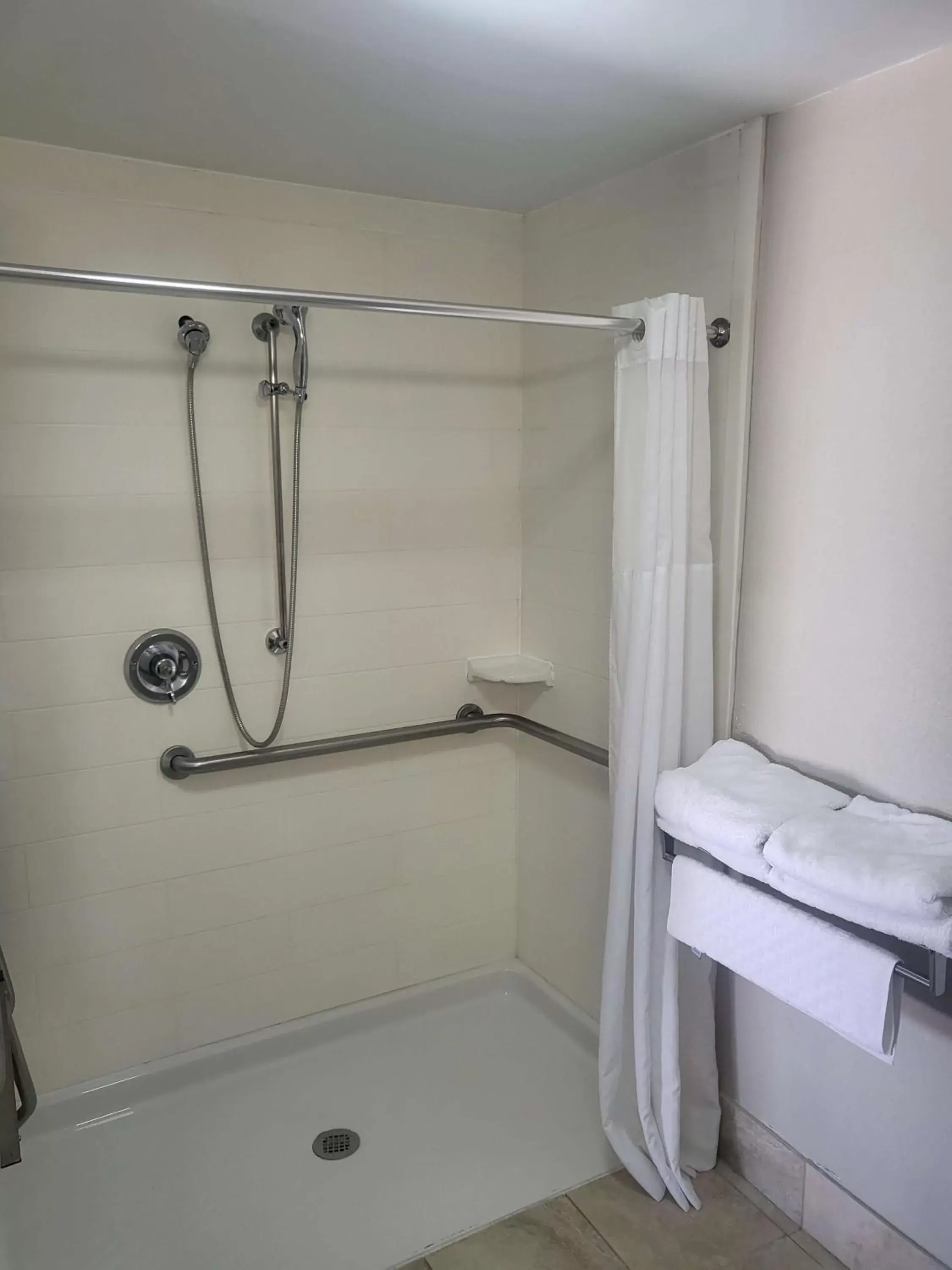 Queen Room with Roll-In Shower - Disability Access in Best Western Kent Narrows Inn Queen Room with Roll-In Shower - Disability Access in Best Western Kent Narrows Inn
