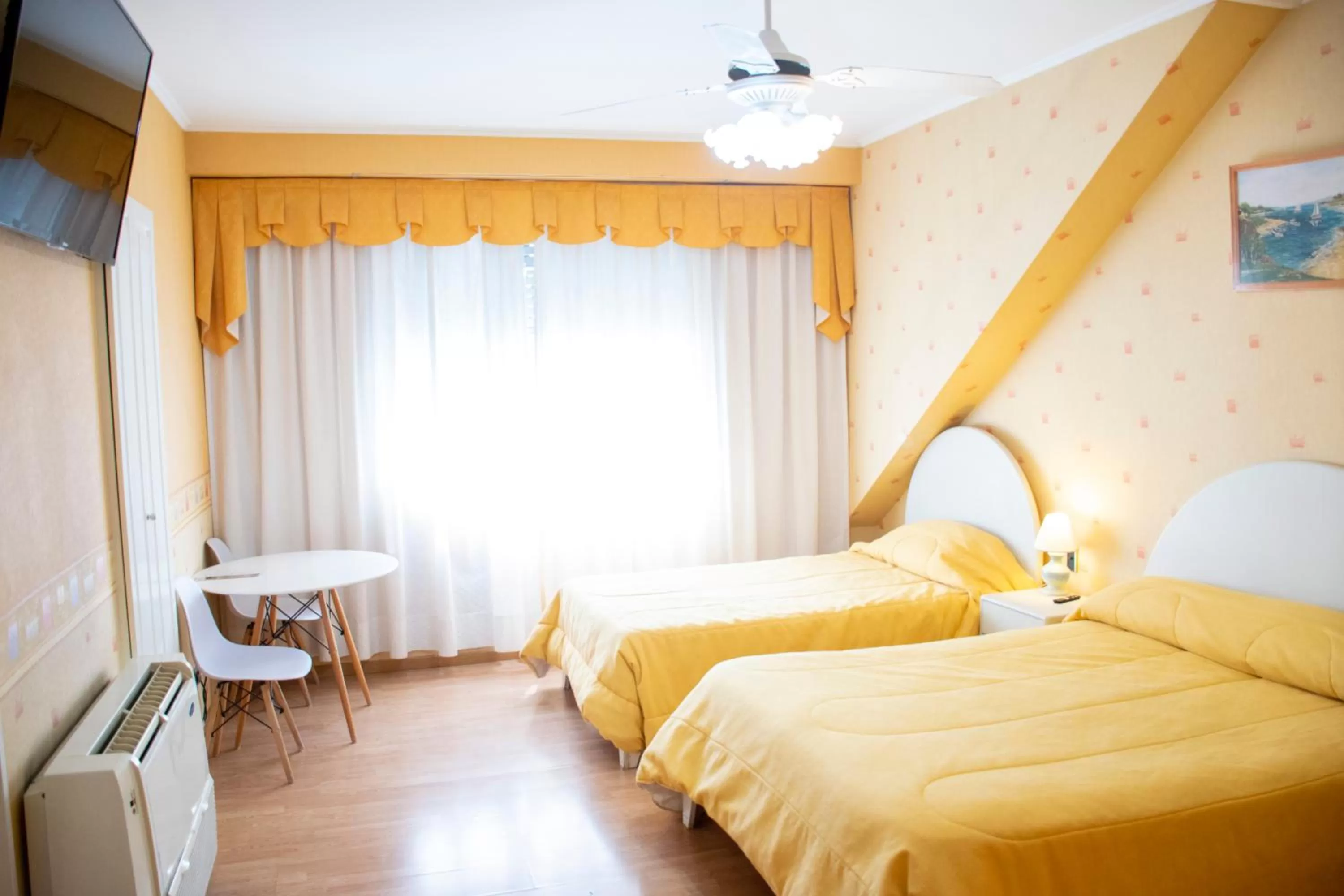 TV and multimedia, Bed in Hotel Internacional