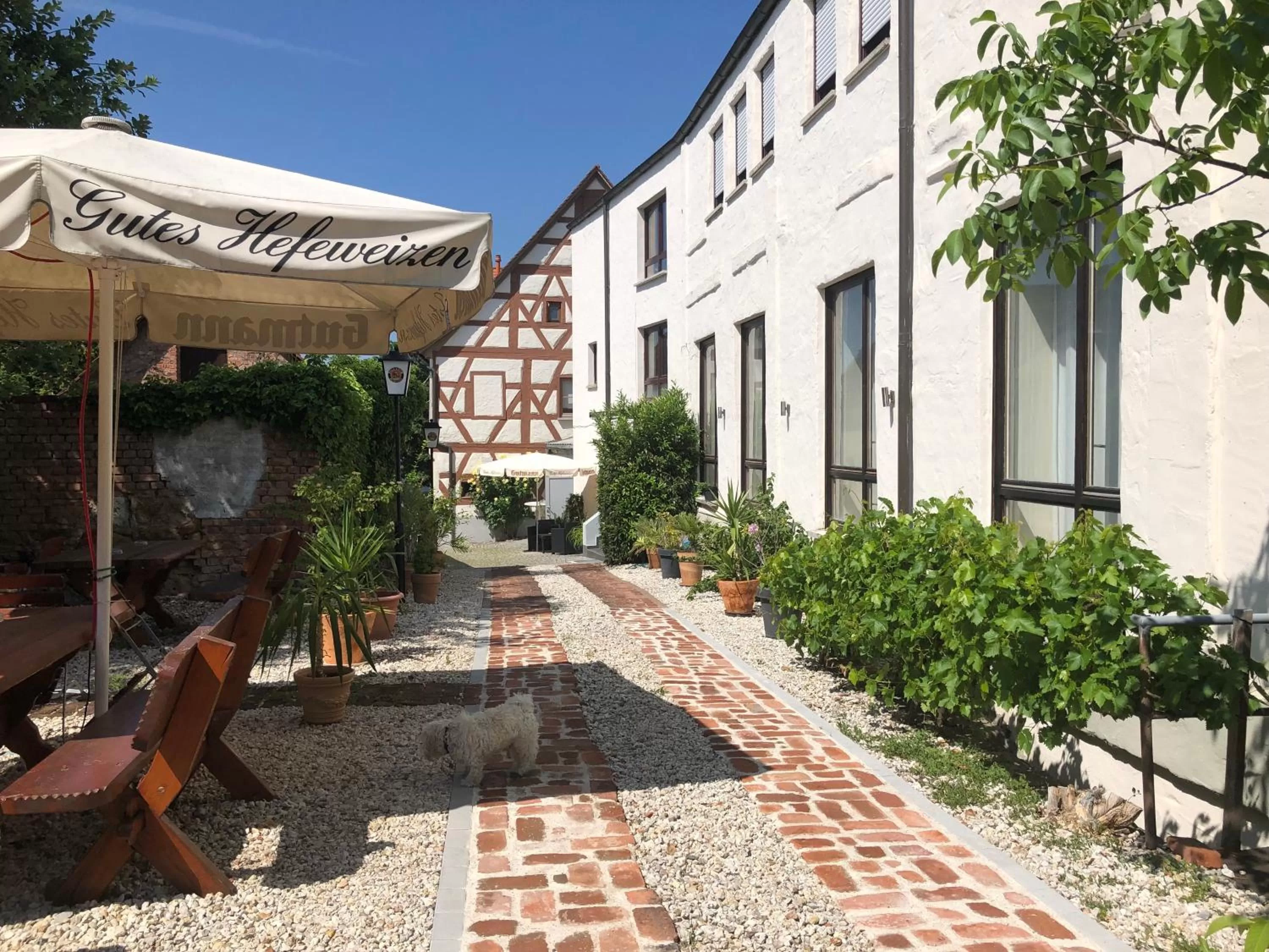 Property Building in Hotel Zum Kastanienbaum