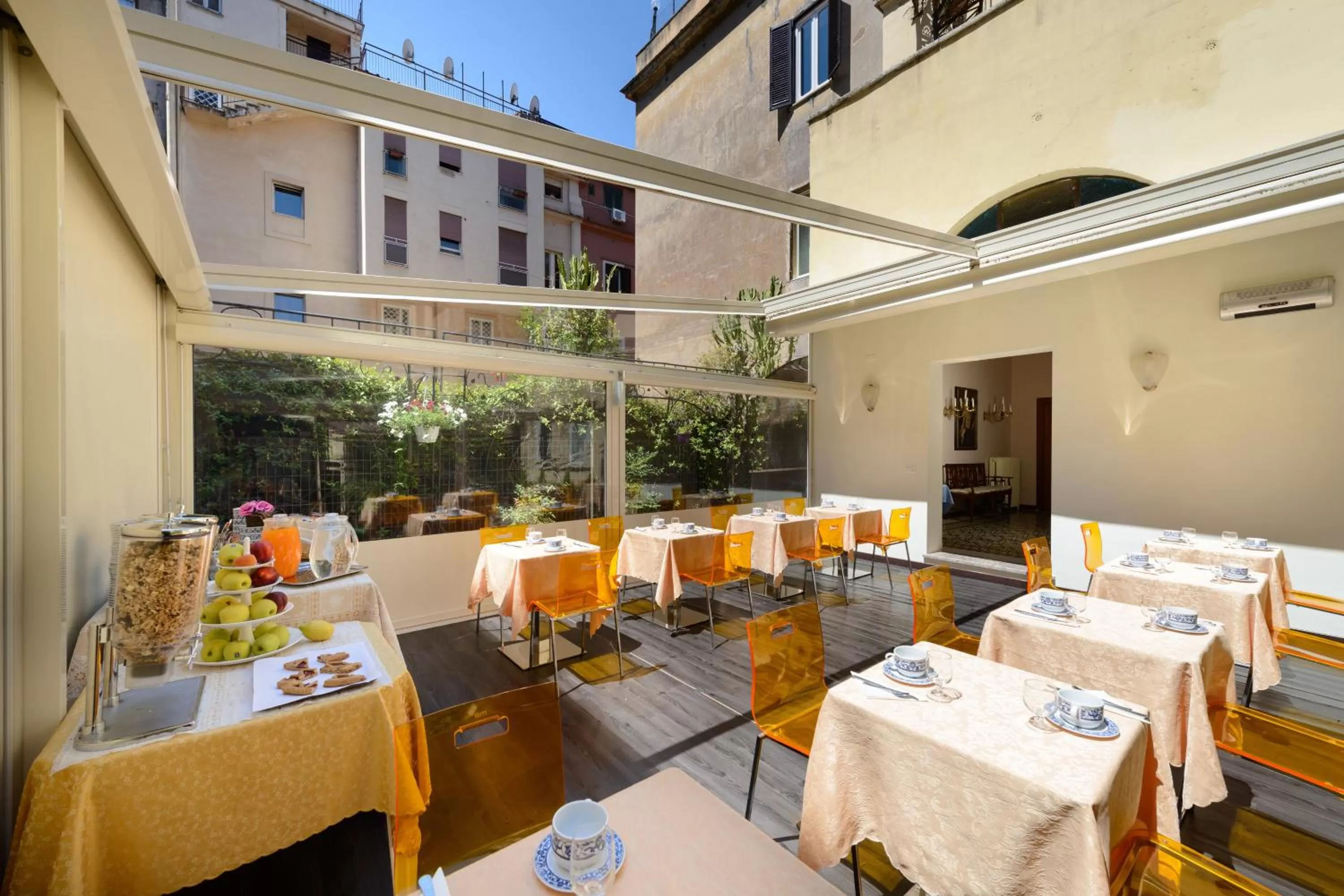 Restaurant/places to eat in Hotel St. Moritz