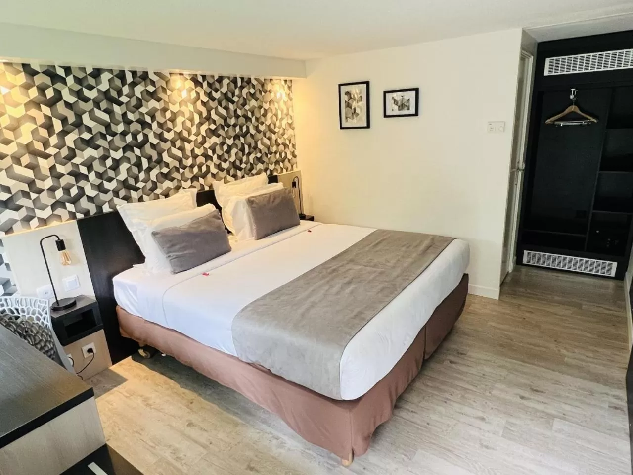 Bed in Kyriad Lisieux