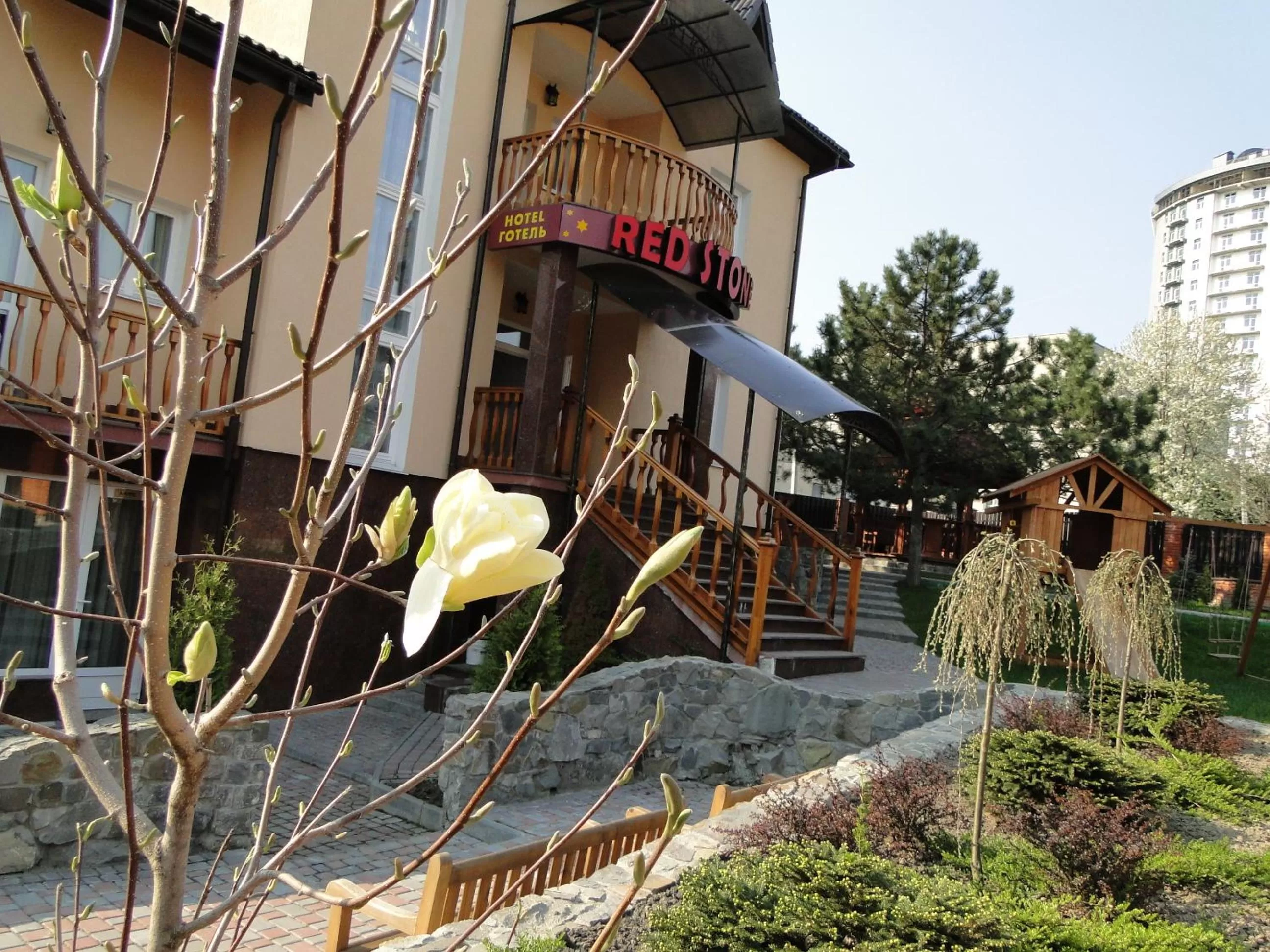 Facade/entrance, Property Building in Red Stone