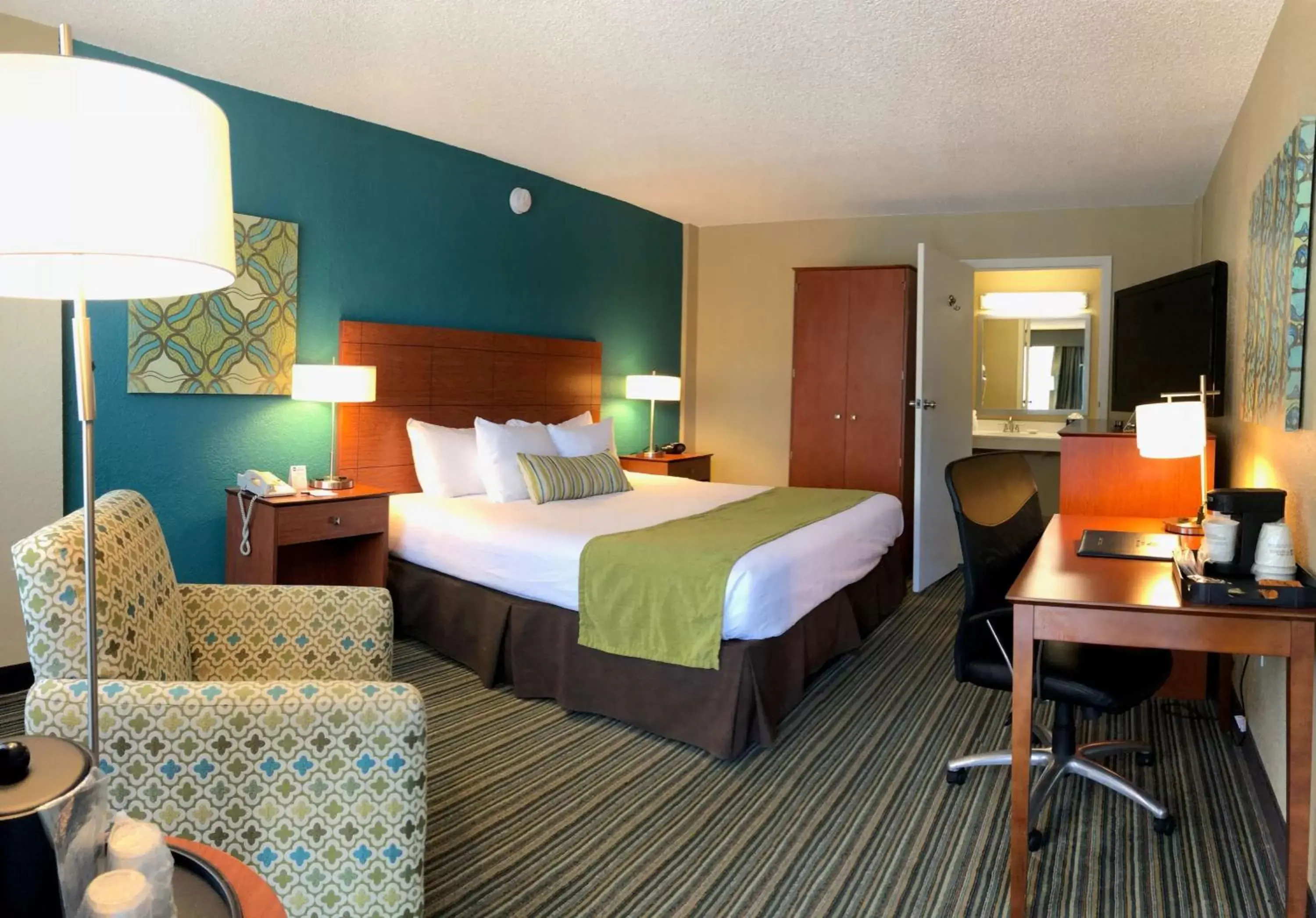 King Room with King Bed and Bath Tub - Disability Access/Non-Smoking in Best Western On The Bay Inn & Marina King Room with King Bed and Bath Tub - Disability Access/Non-Smoking in Best Western On The Bay Inn & Marina