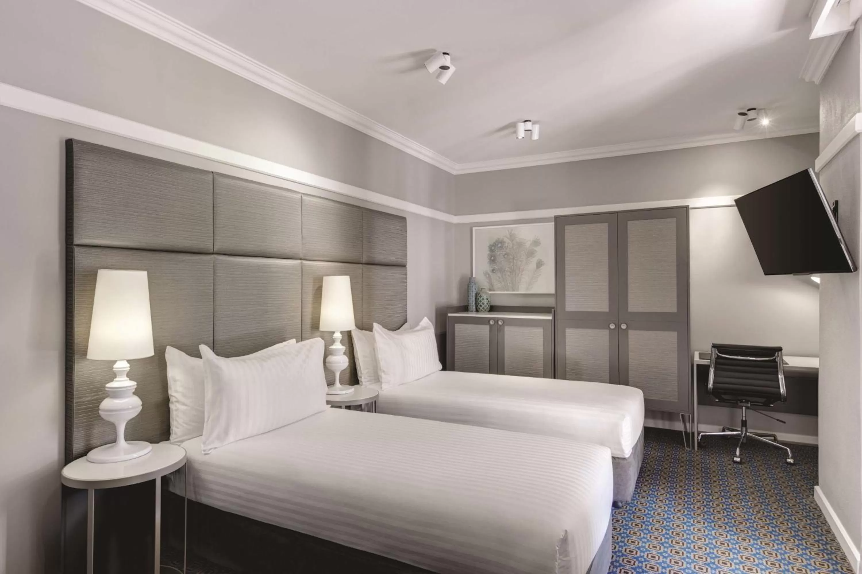 Bedroom, Bed in Hotel Kurrajong Canberra