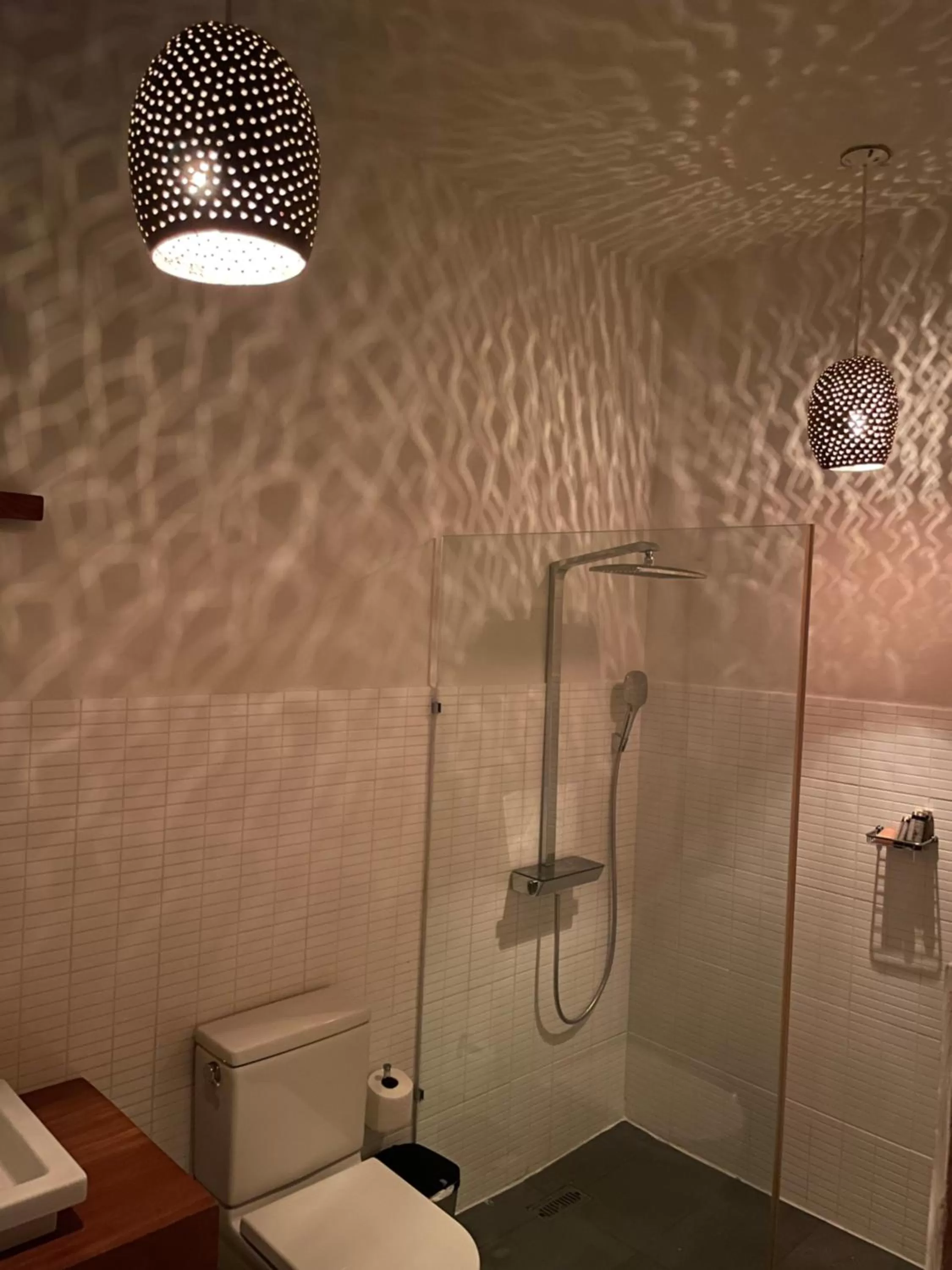 Shower in Ultravioleta Boutique Residences