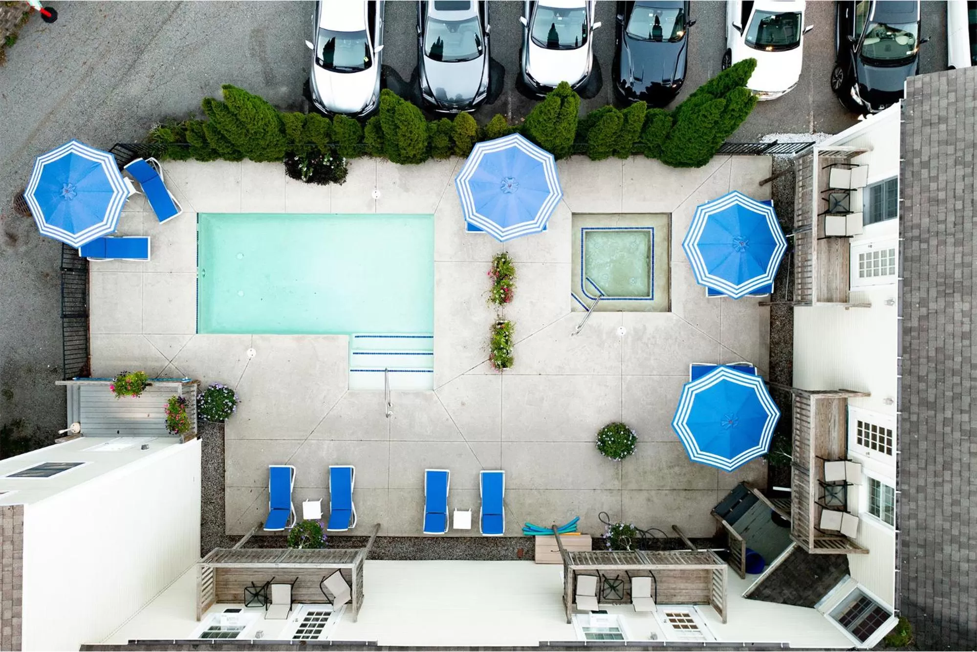 Admiral's Inn Resort