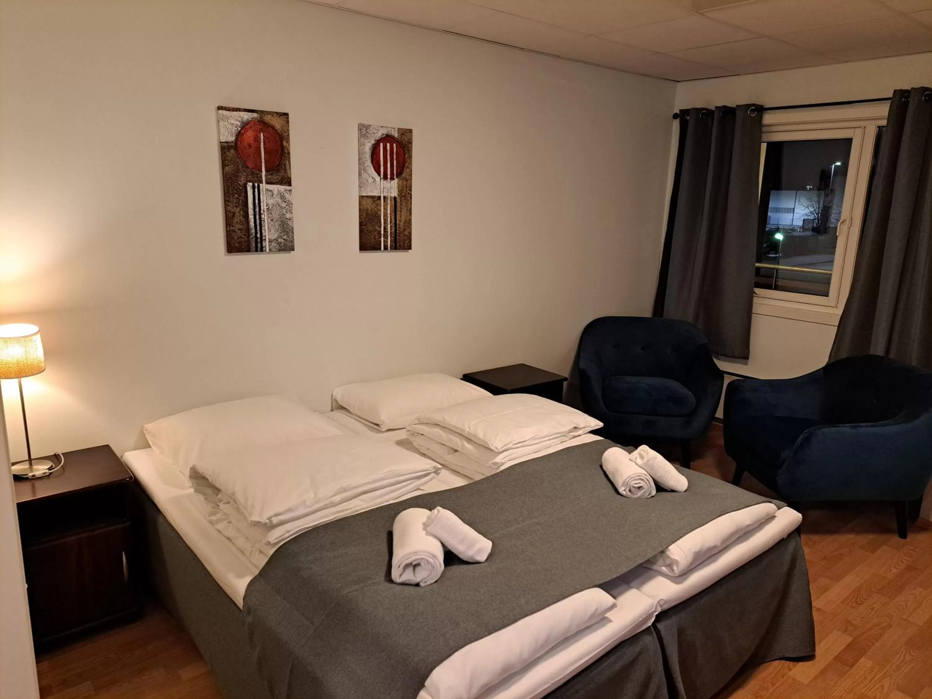 Photo of the whole room, Bed in Motell Svinesundparken