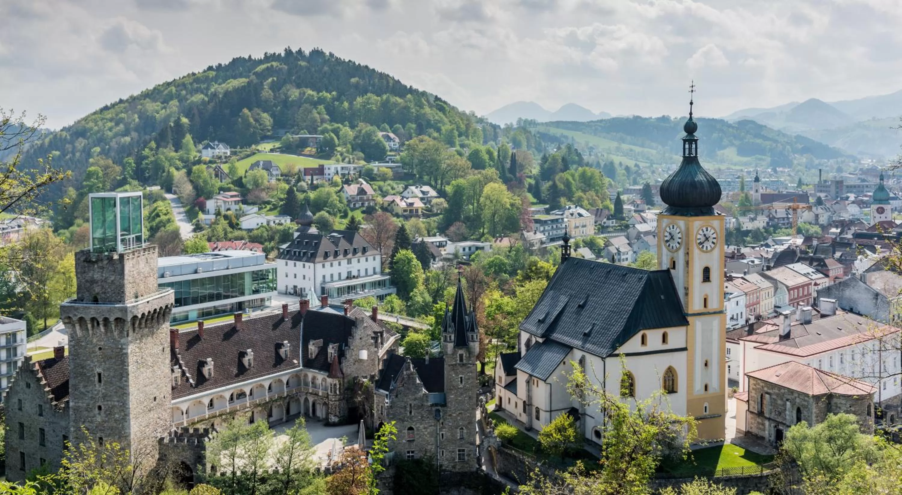 Nearby landmark, Bird's-eye View in Das Schloss an der Eisenstrasse