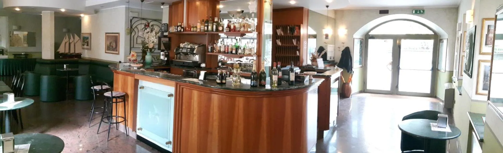 Lounge or bar in Hotel Azalea