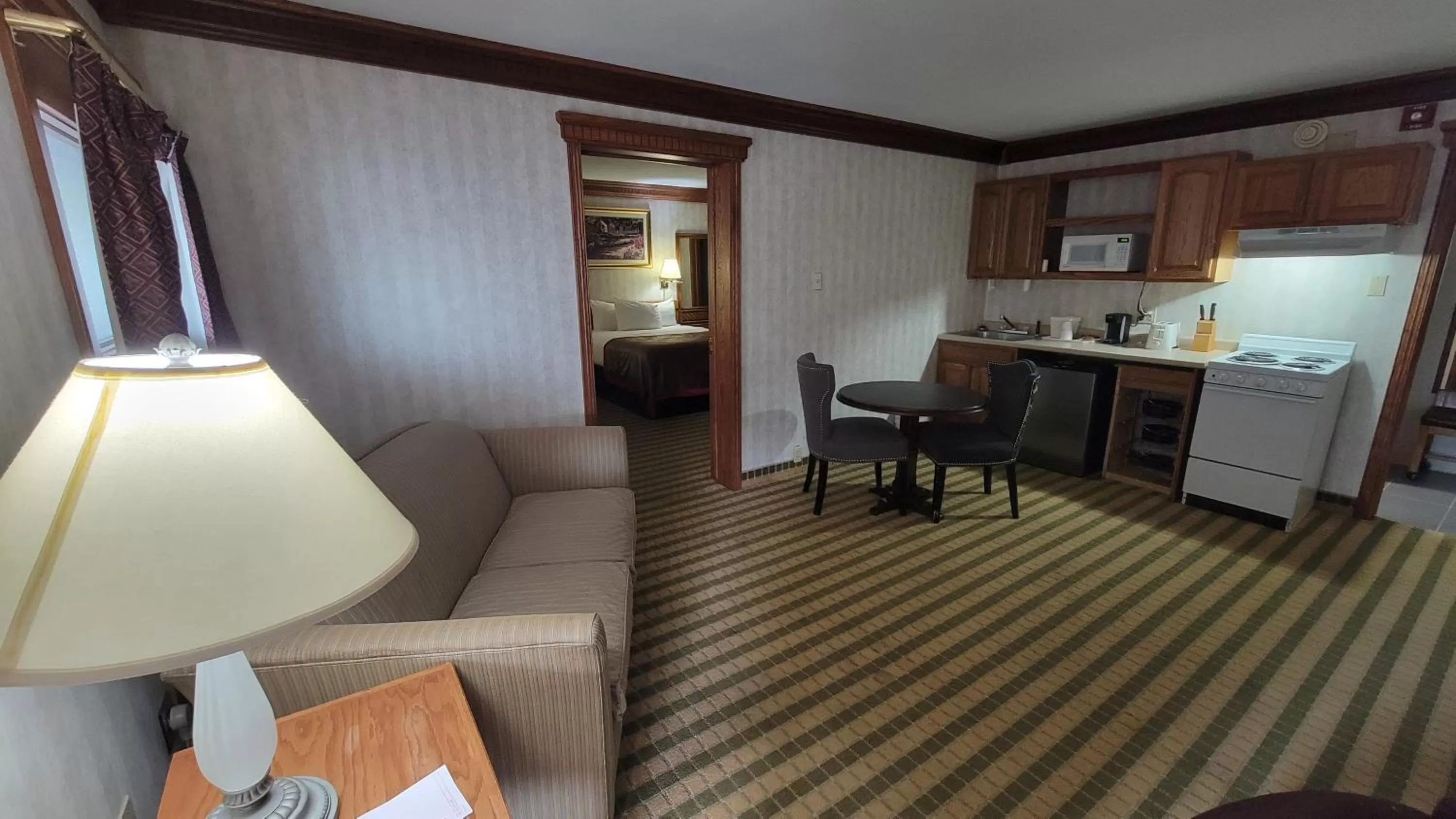 Living room in Ramada by Wyndham Saginaw Hotel & Suites