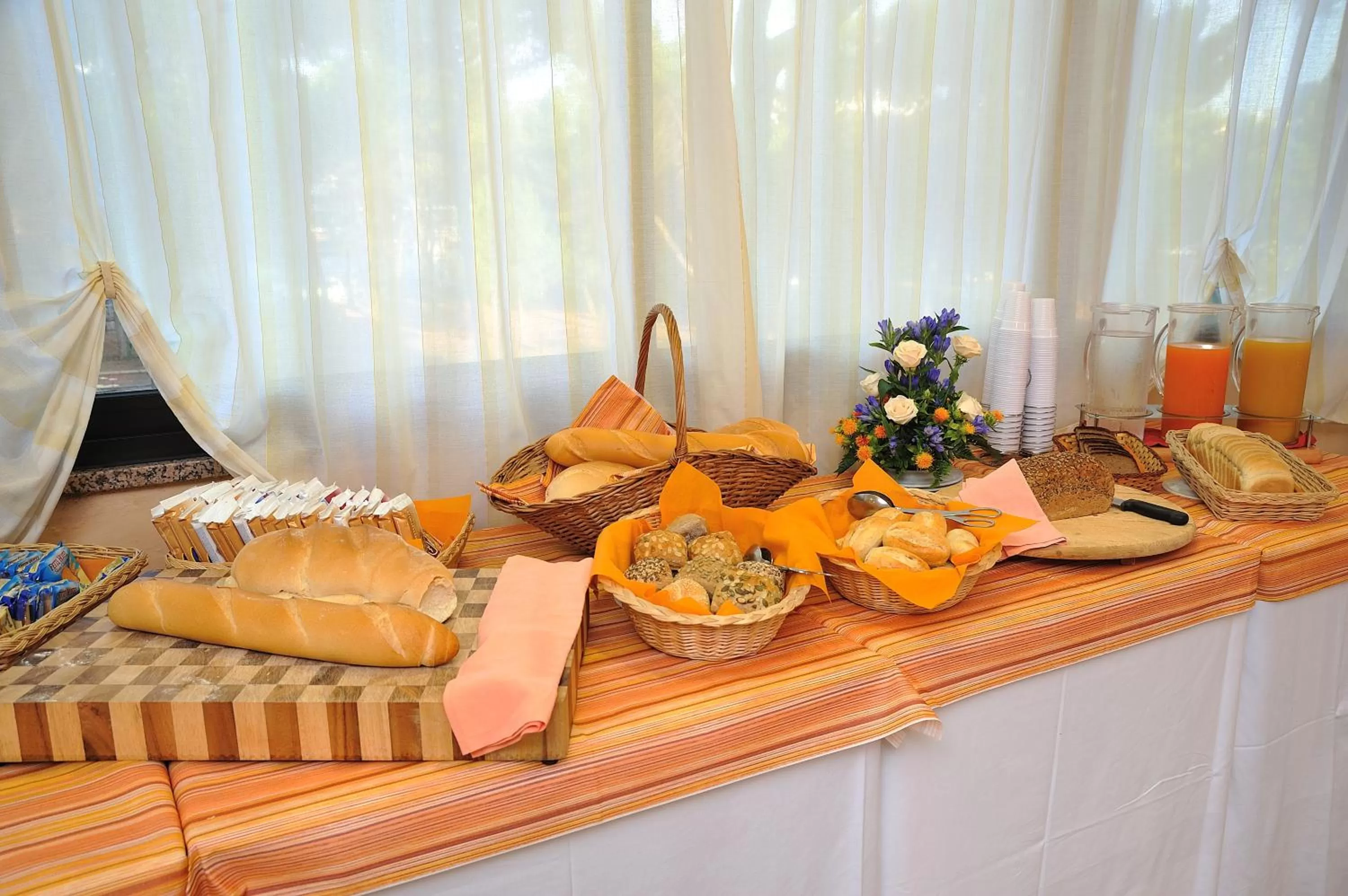 Restaurant/places to eat in Hotel Ausonia