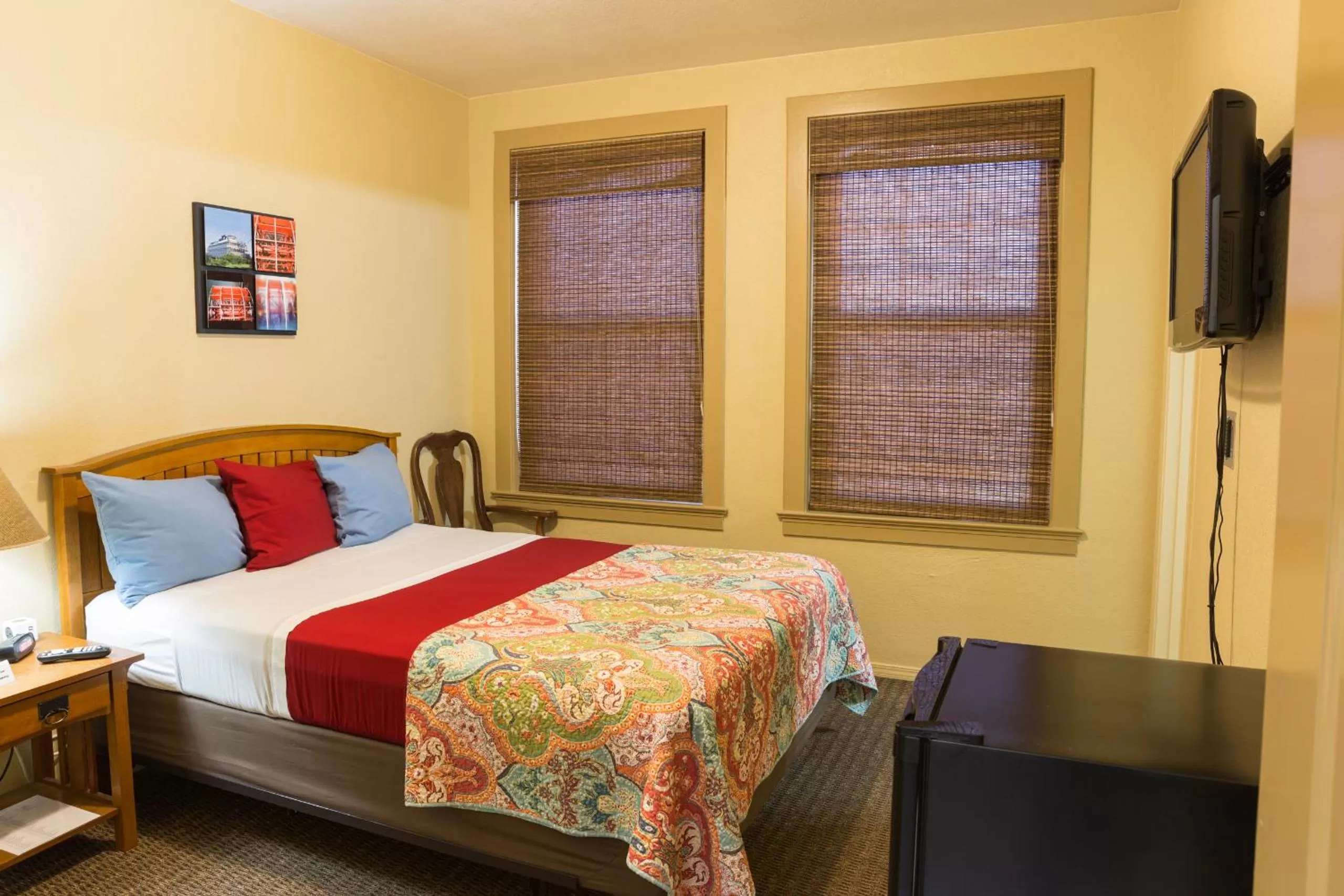 Bedroom in Hotel Cathlamet