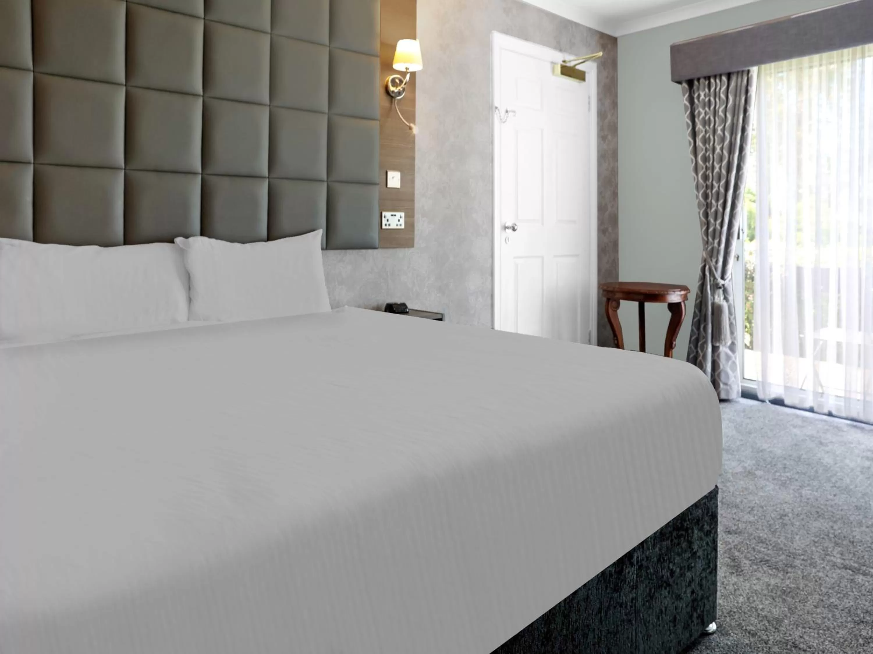 Bedroom, Bed in Dryfesdale Hotel - BW Signature Collection