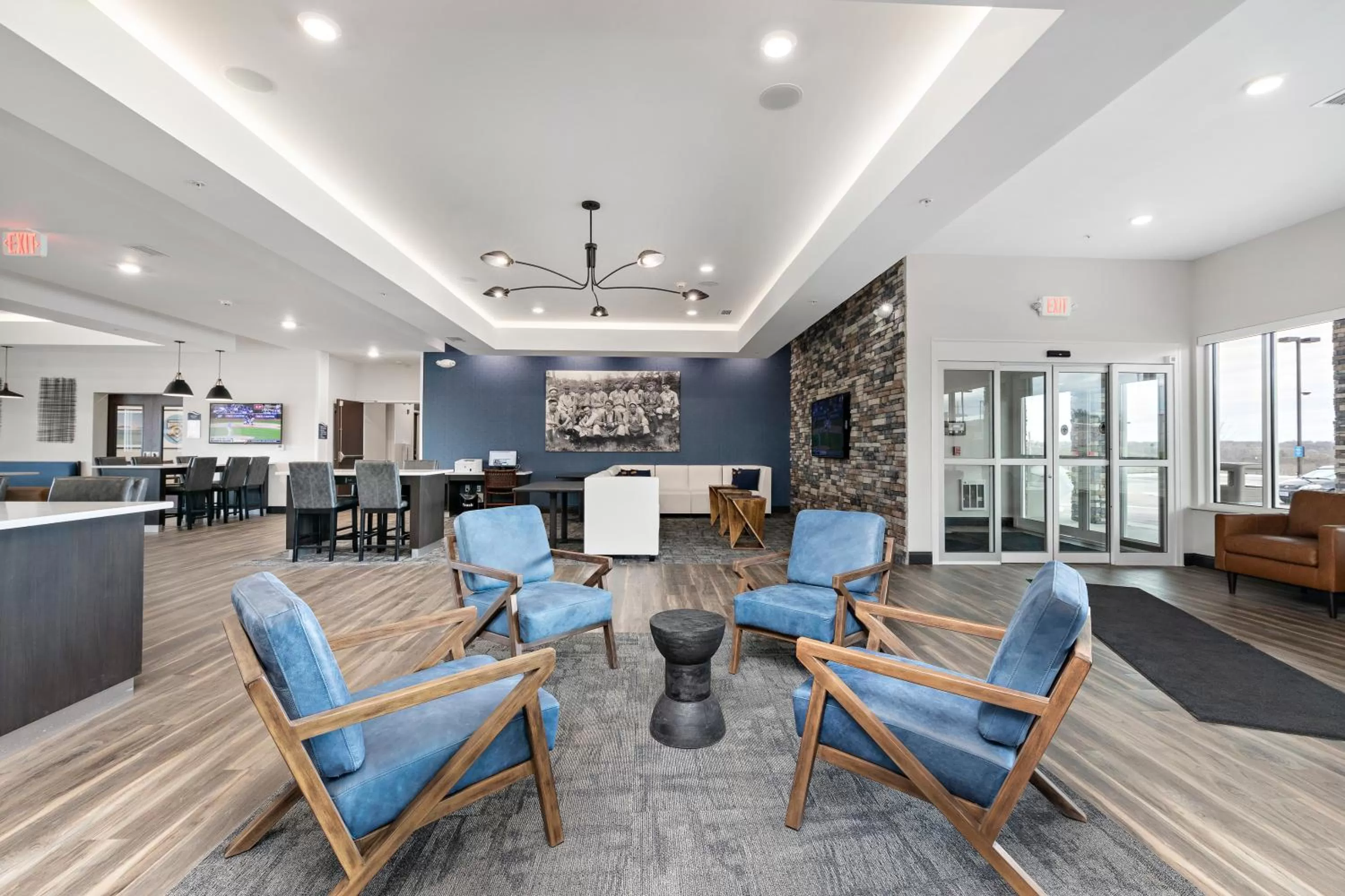 Lobby or reception in Holiday Inn Express Kansas City North Parkville by IHG