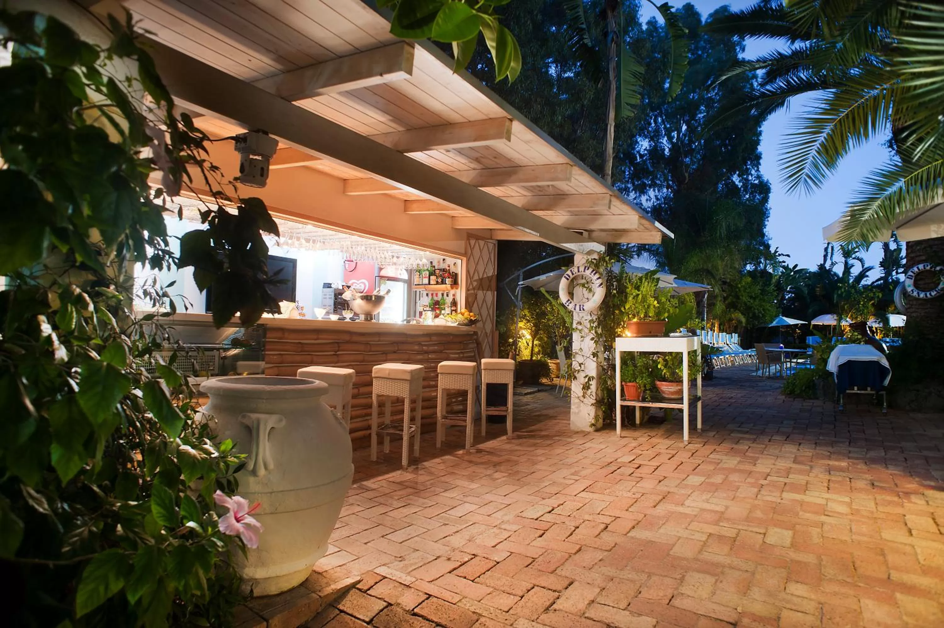 Restaurant/places to eat in Central Park Terme