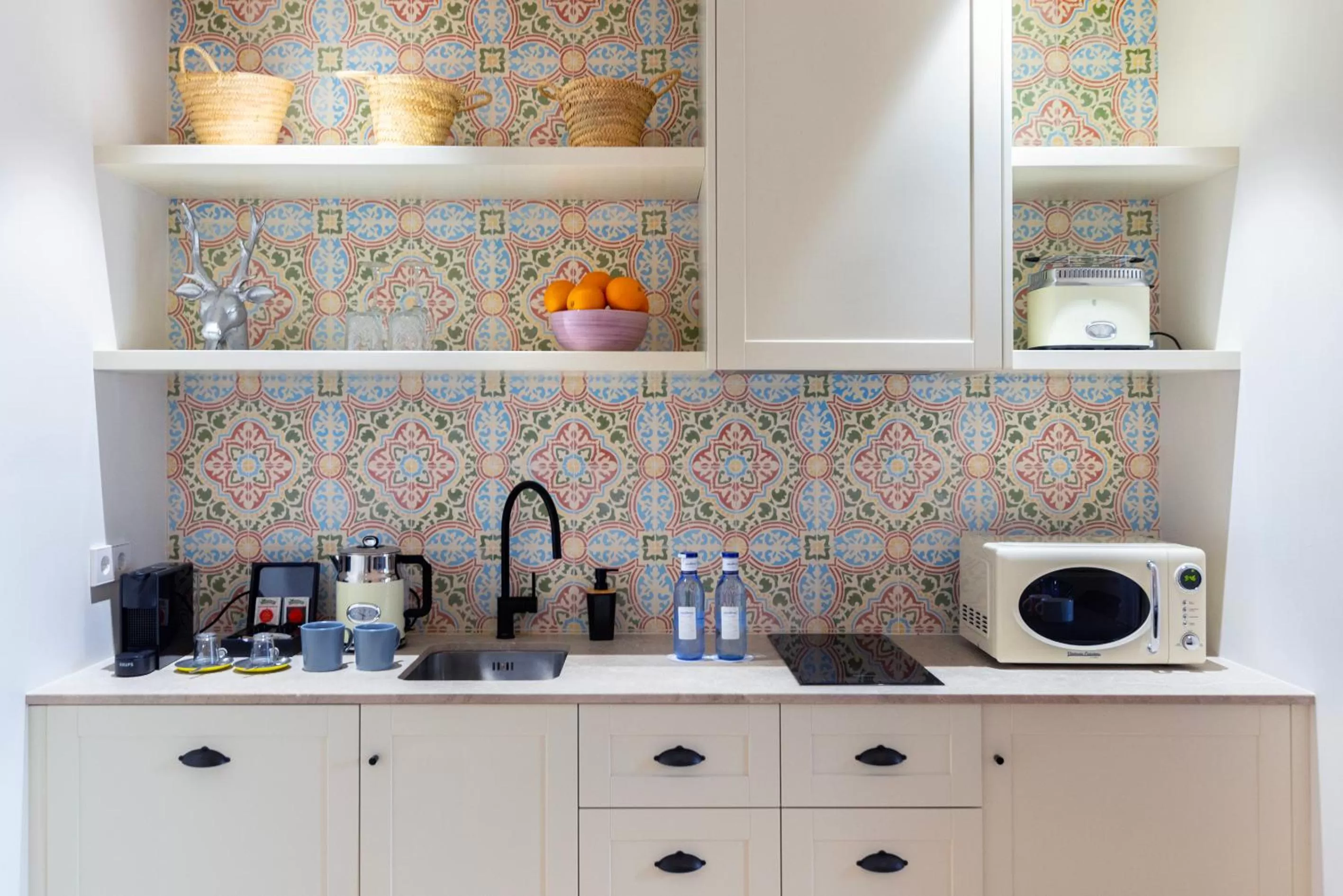 kitchen in Samaritana Suites