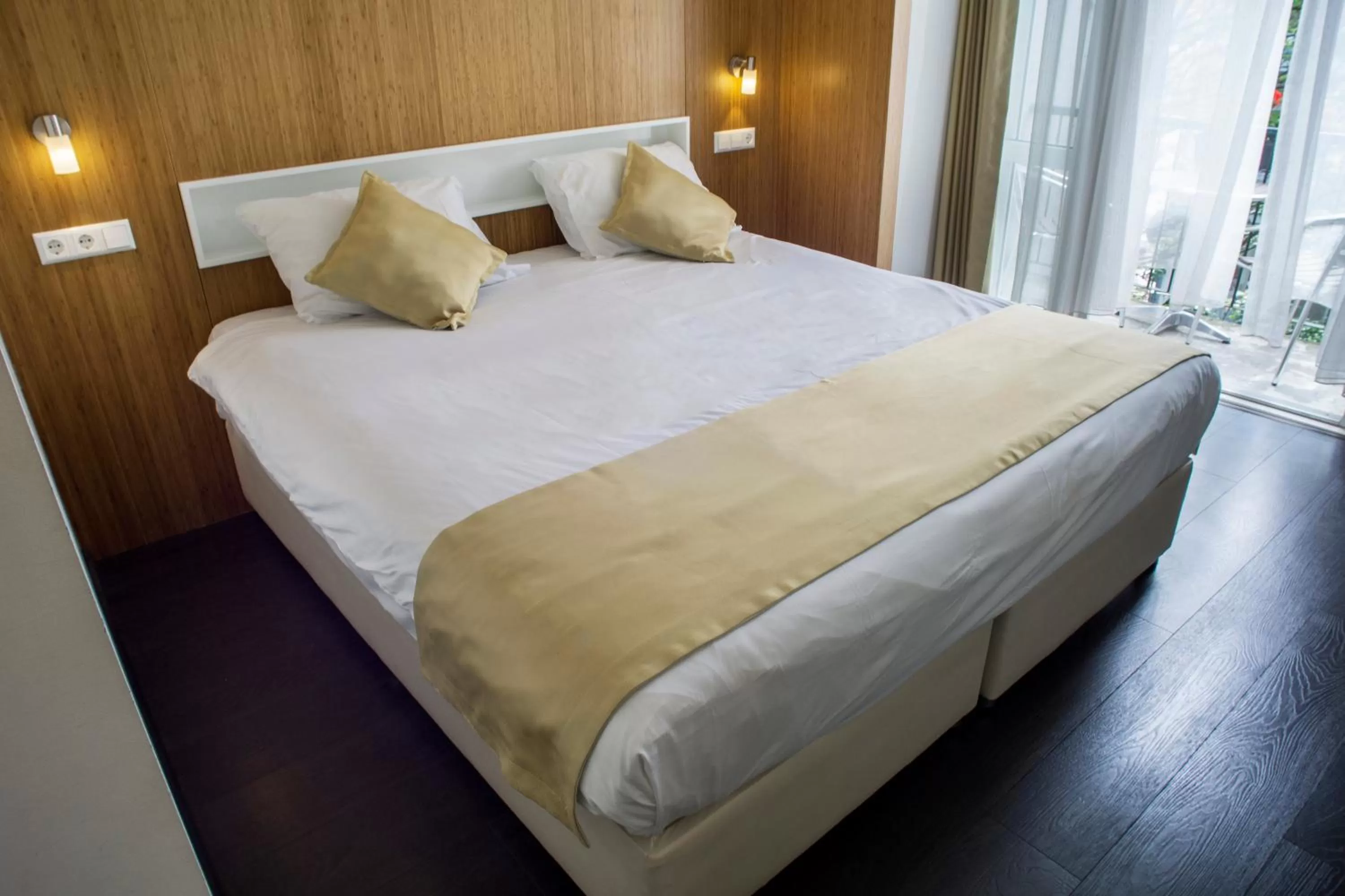 Day, Bed in Hotel Larende