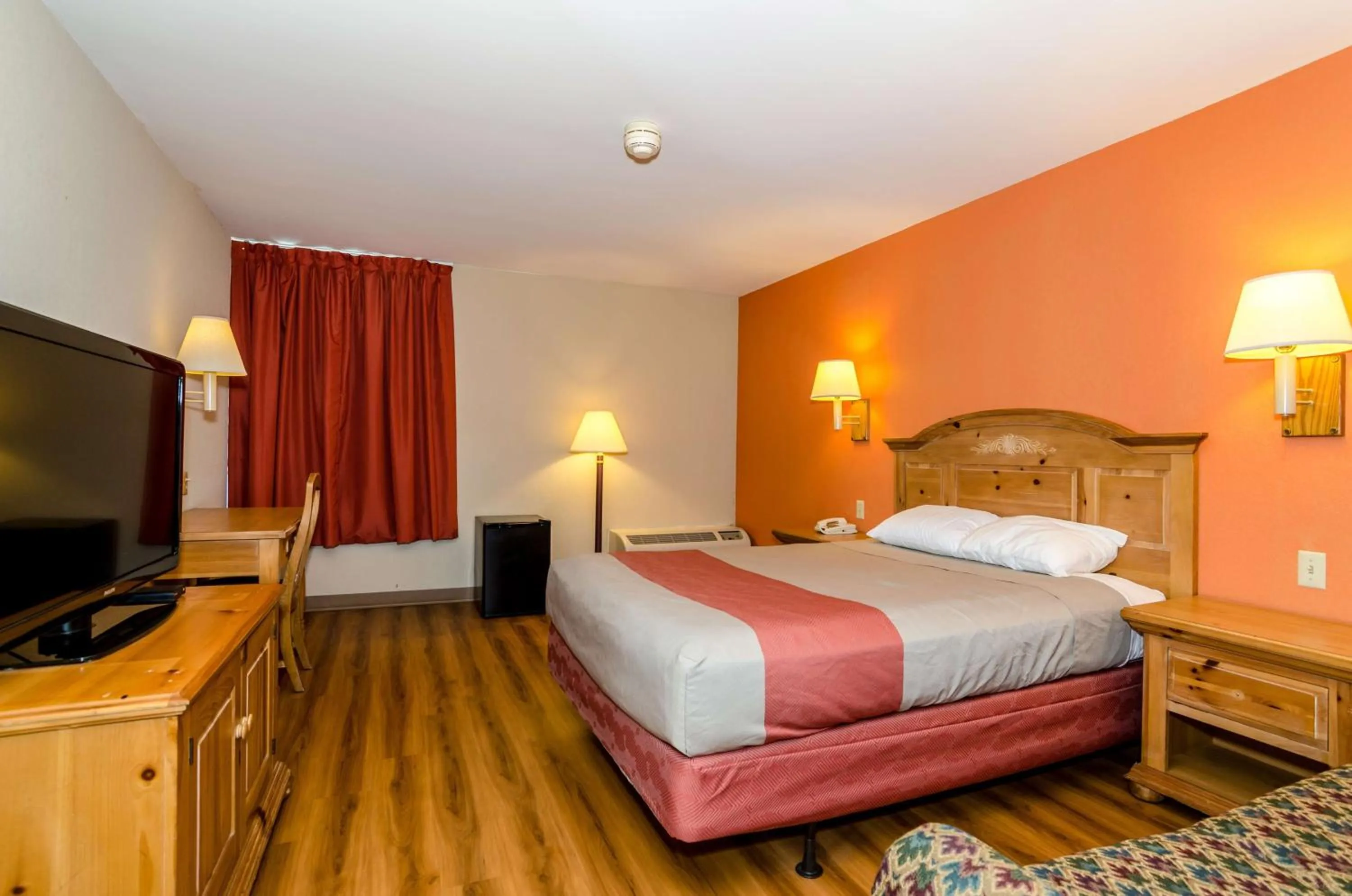 TV and multimedia, Bed in Motel 6-Newark, DE