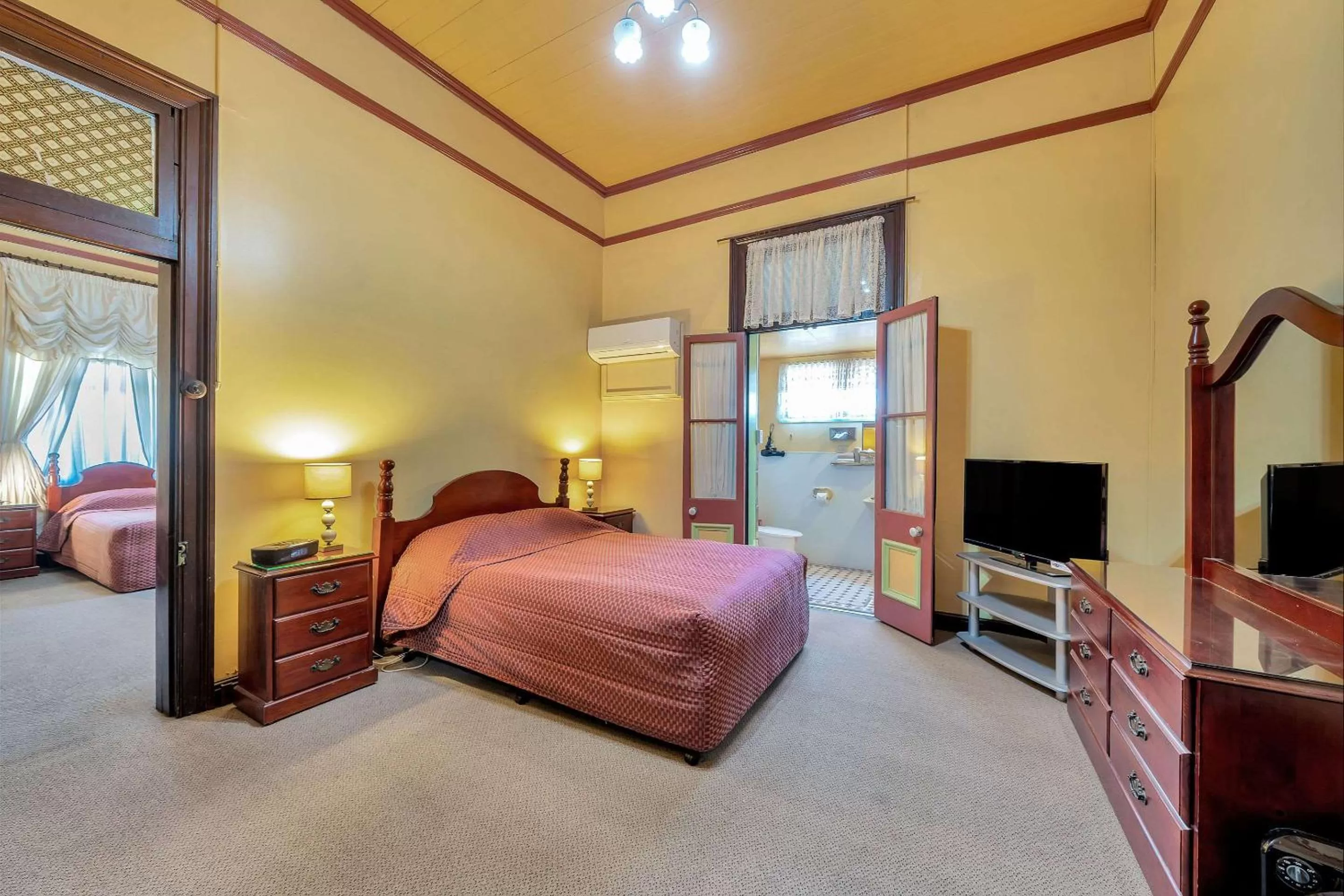 Bedroom, Bed in Comfort Inn Warwick