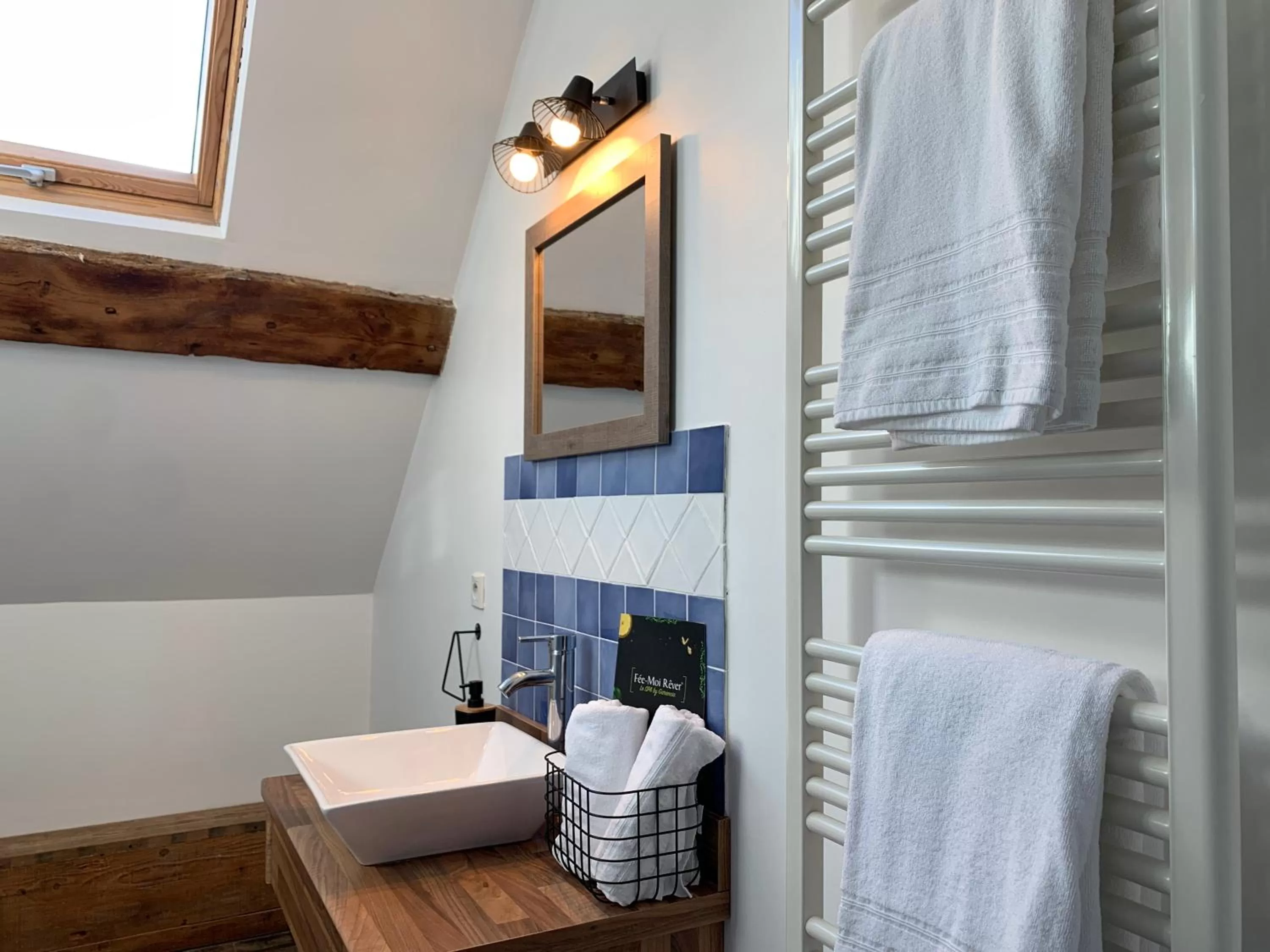 Bathroom in L'Ecole des Demoiselles