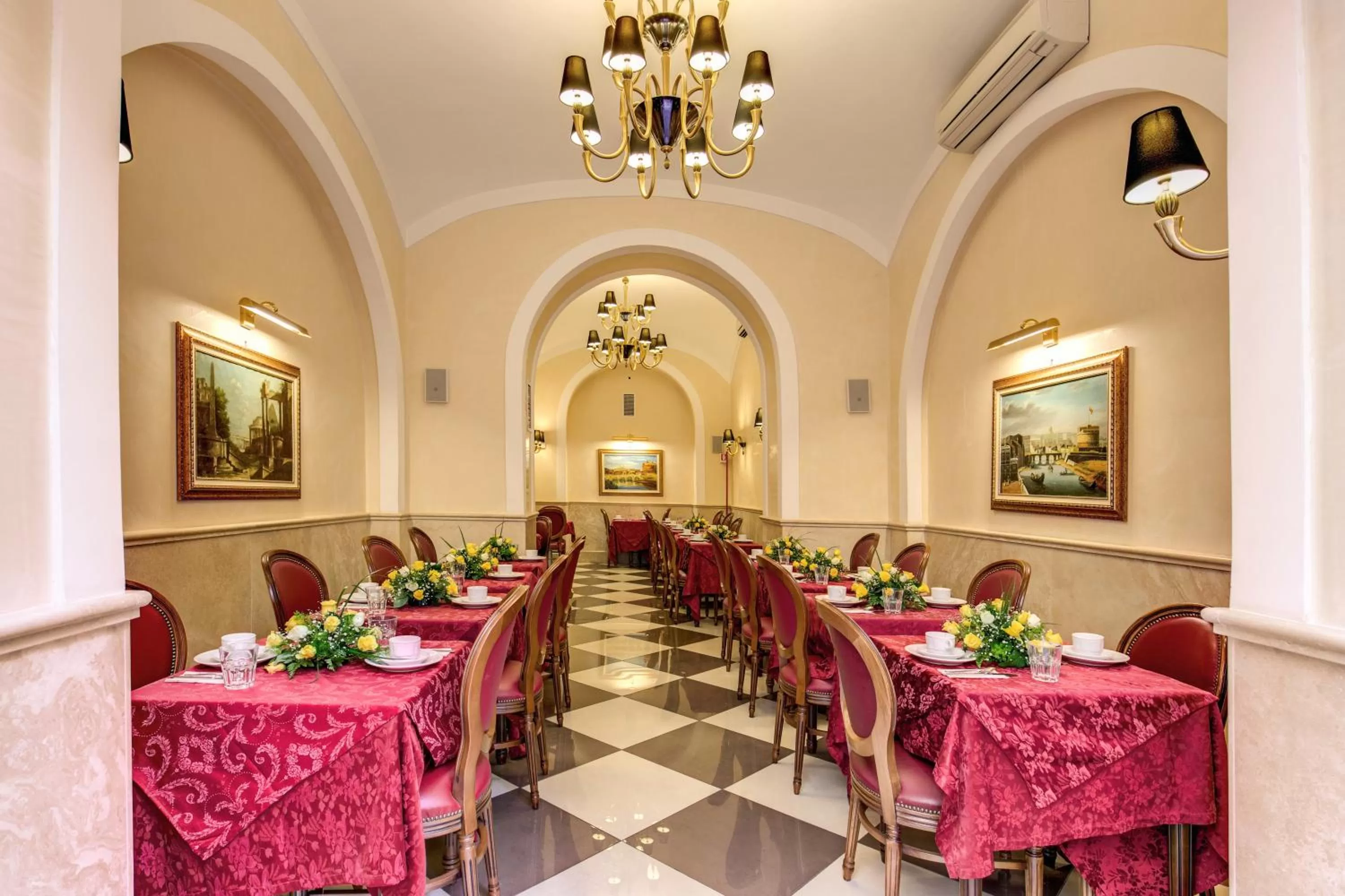 Food and drinks in Hotel Contilia