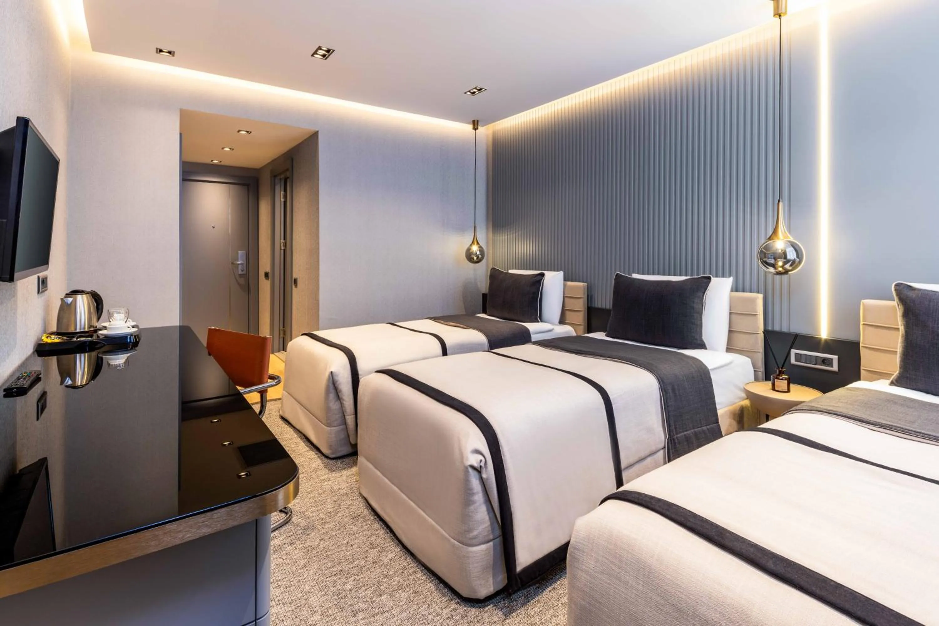 Photo of the whole room, Bed in Hotel Villa Zurich-Special Category