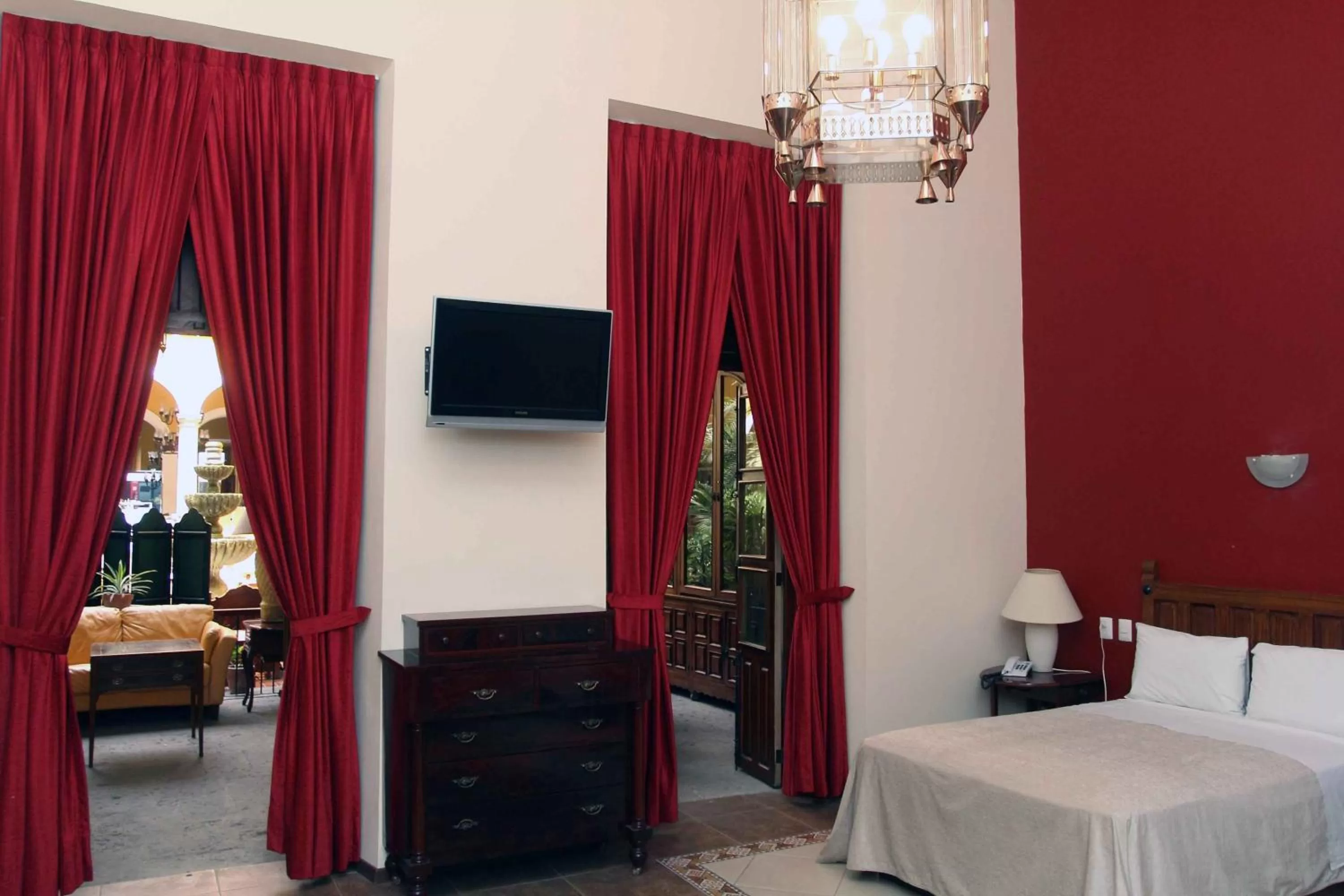 Photo of the whole room, Bed in Hotel San Francisco Plaza