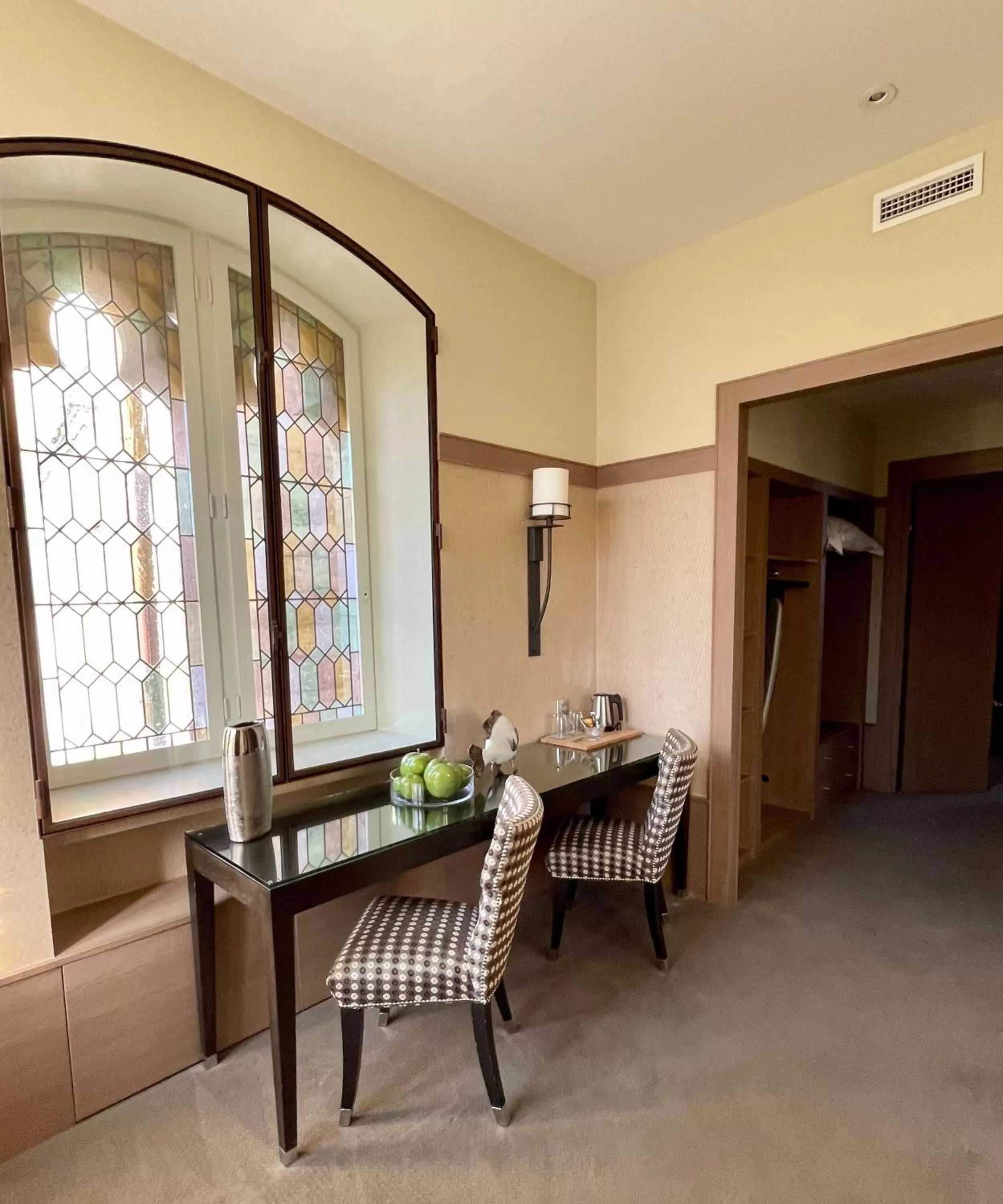 Bedroom, Seating Area in Hôtel Au Logis des Remparts