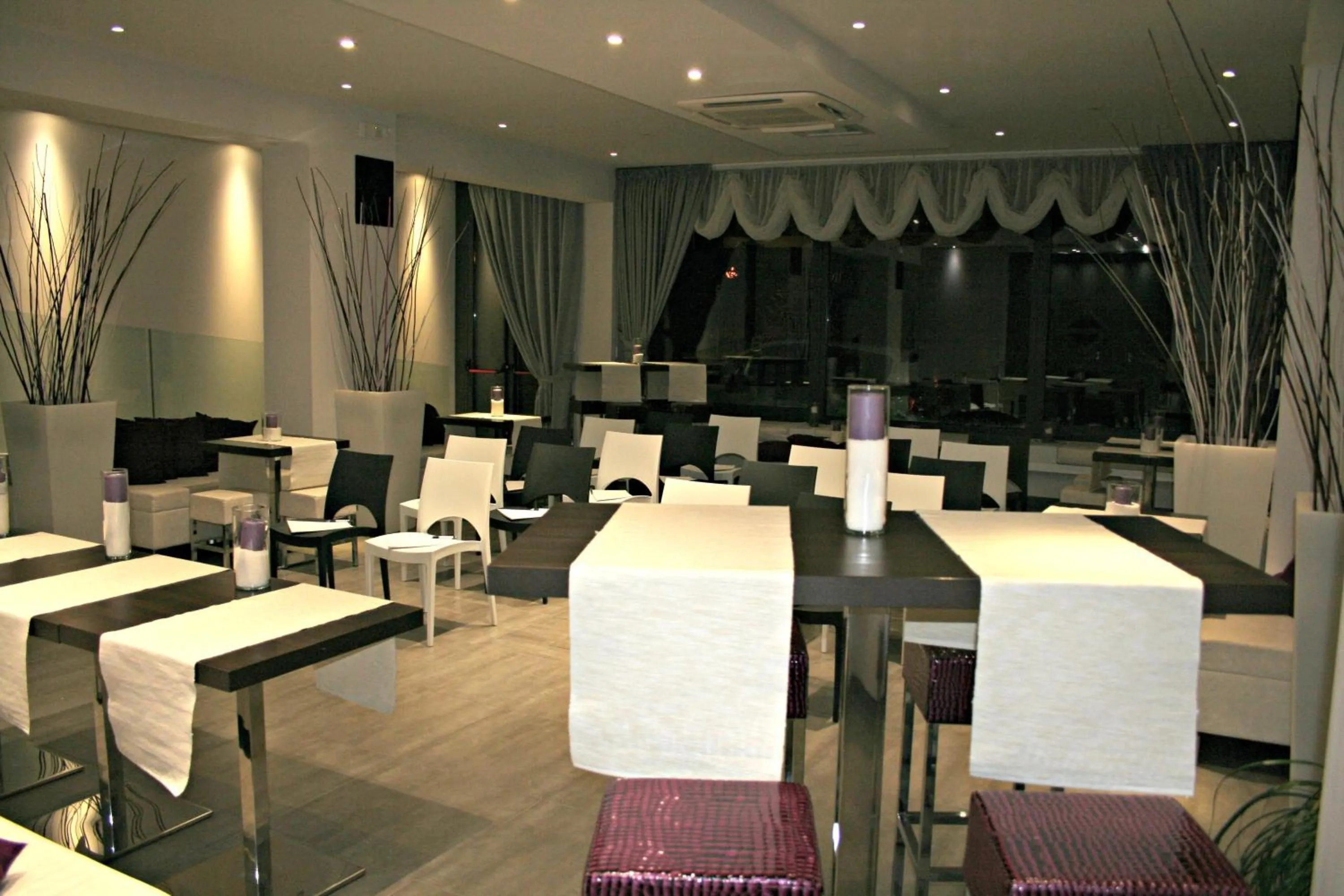 Business facilities in Hotel Montebello