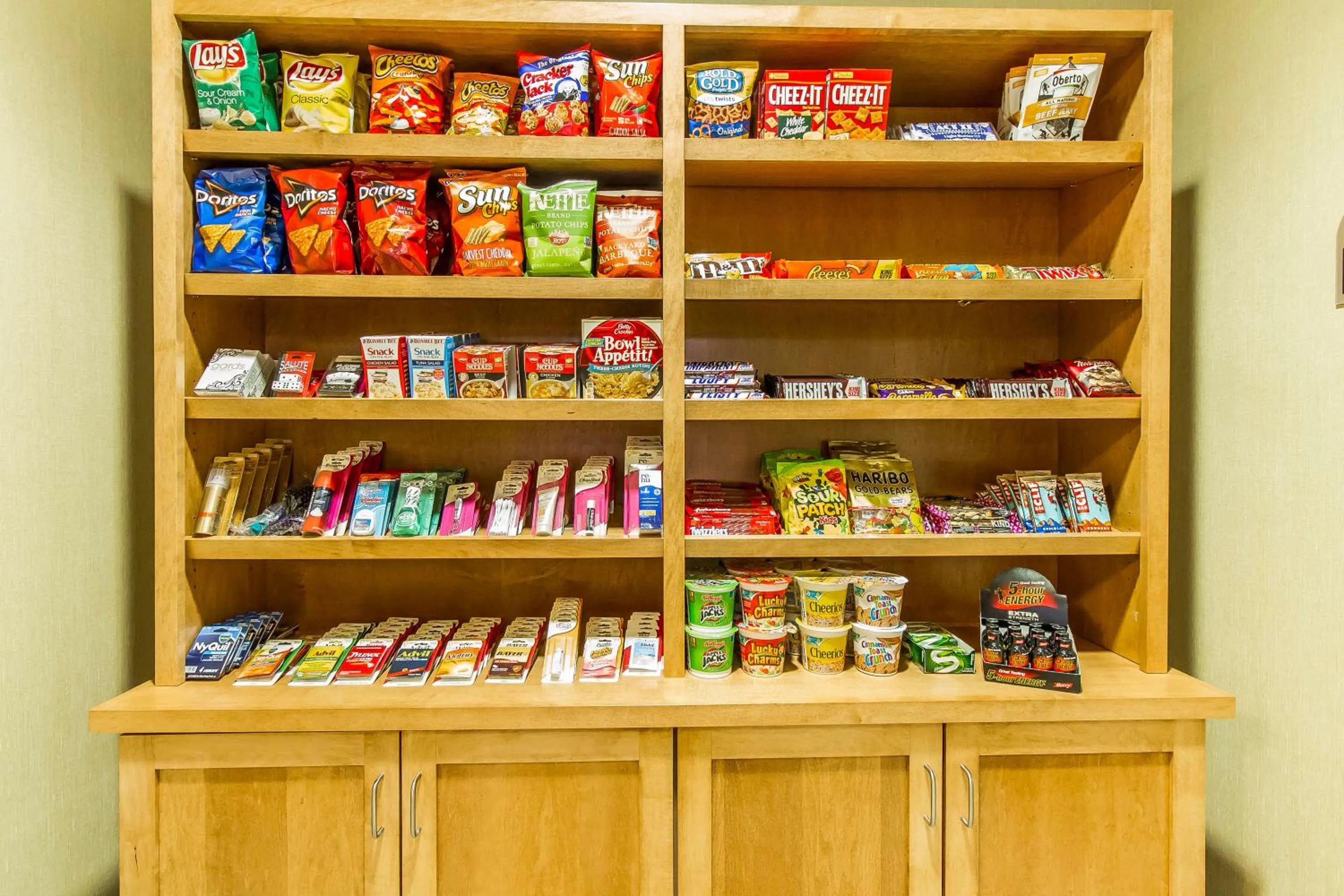 On-site shops in MainStay Suites Stanley