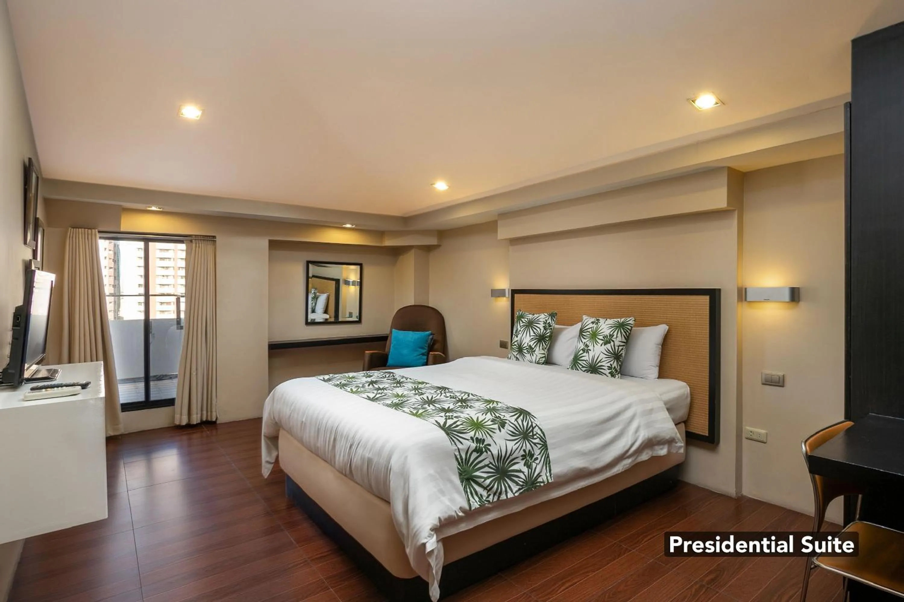 Bedroom, Bed in Orchid Garden Suites