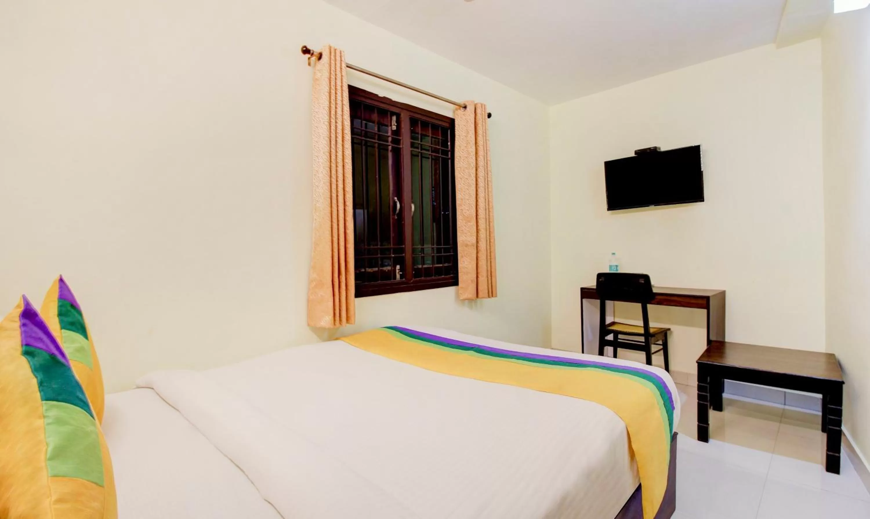 Bed in Itsy By Treebo - Royal Monarch