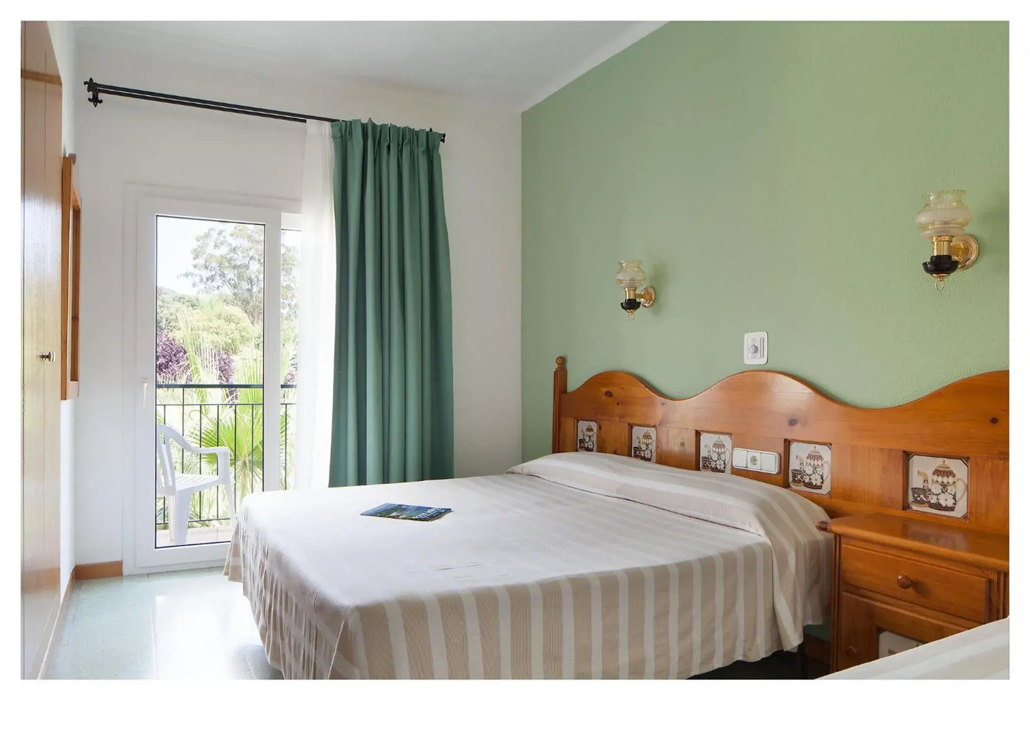 Triple Room in Hotel Ninays Triple Room in Hotel Ninays