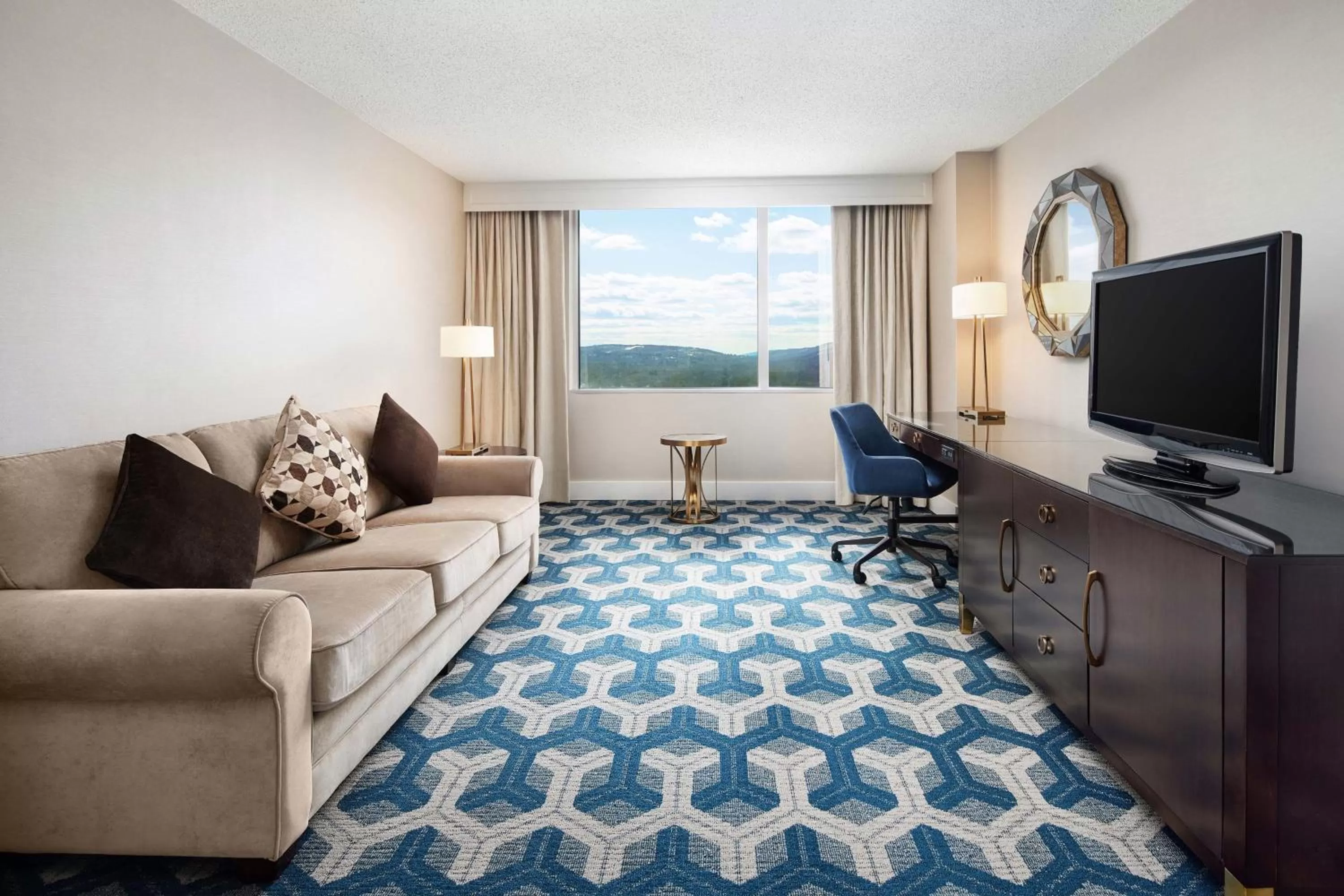 Photo of the whole room, Seating Area in Sheraton Mahwah