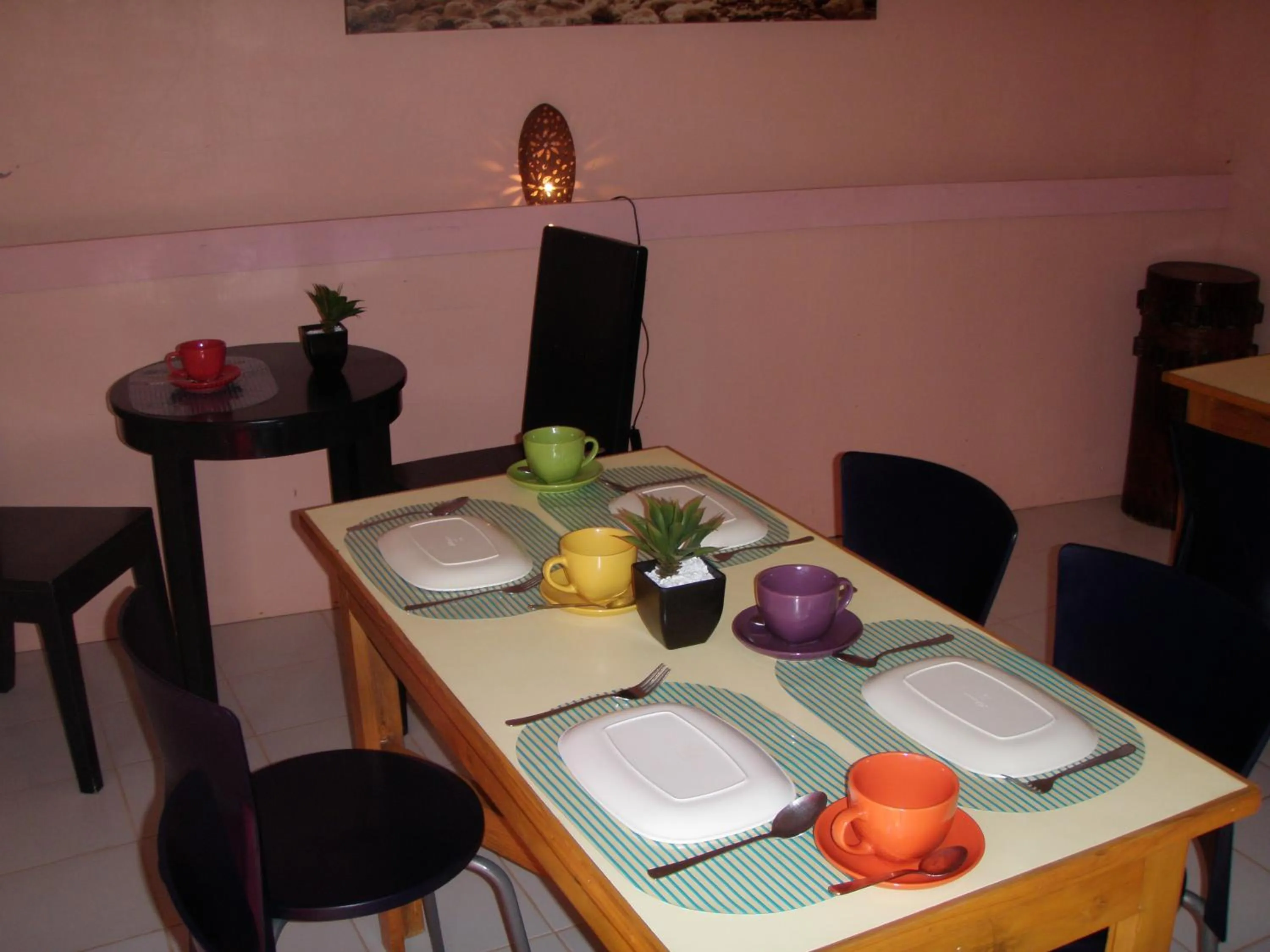 Restaurant/places to eat in Anthurium Inn