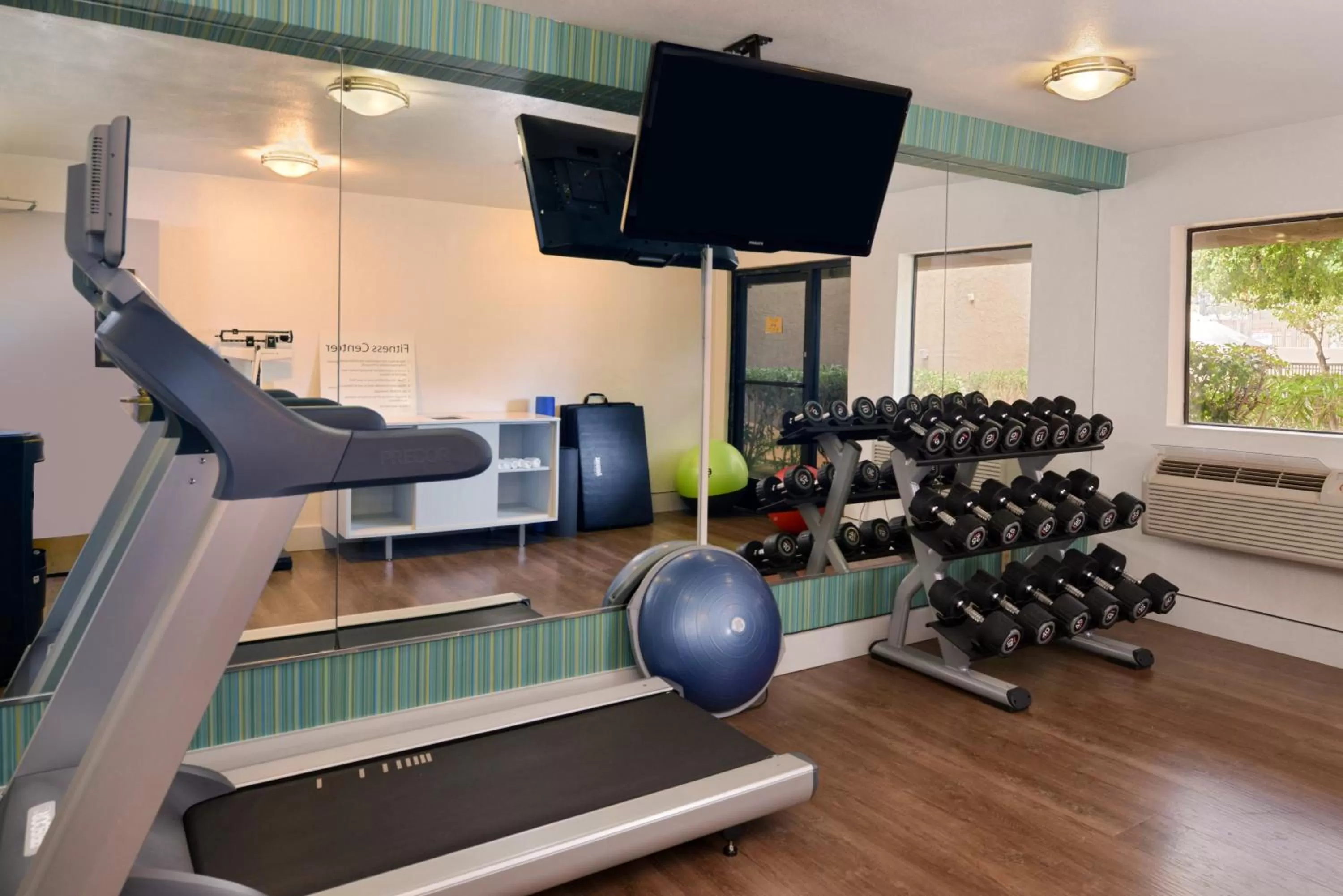 Spa and wellness centre/facilities in Holiday Inn Express Palm Desert by IHG