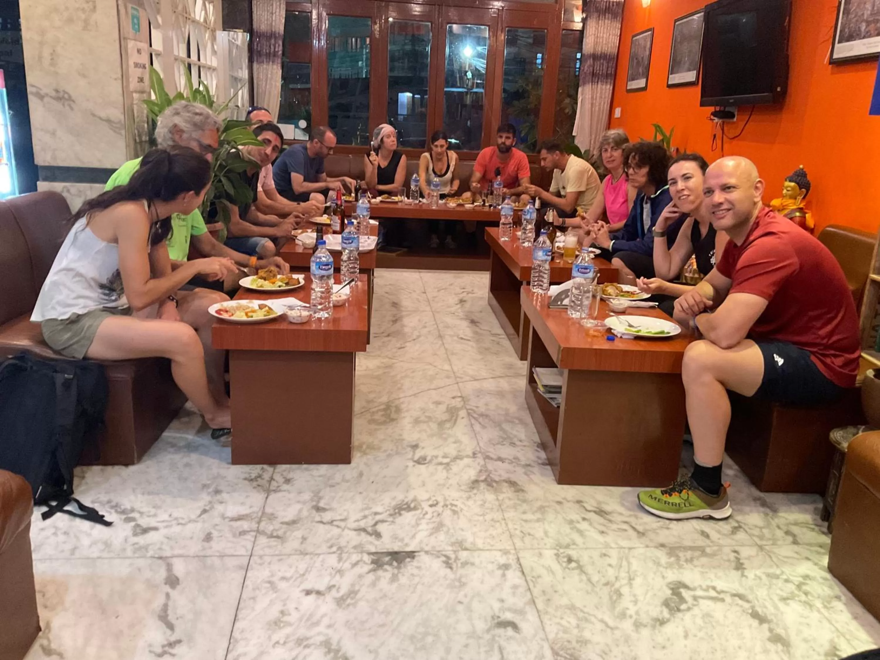 Restaurant/places to eat in Hotel Pomelo House