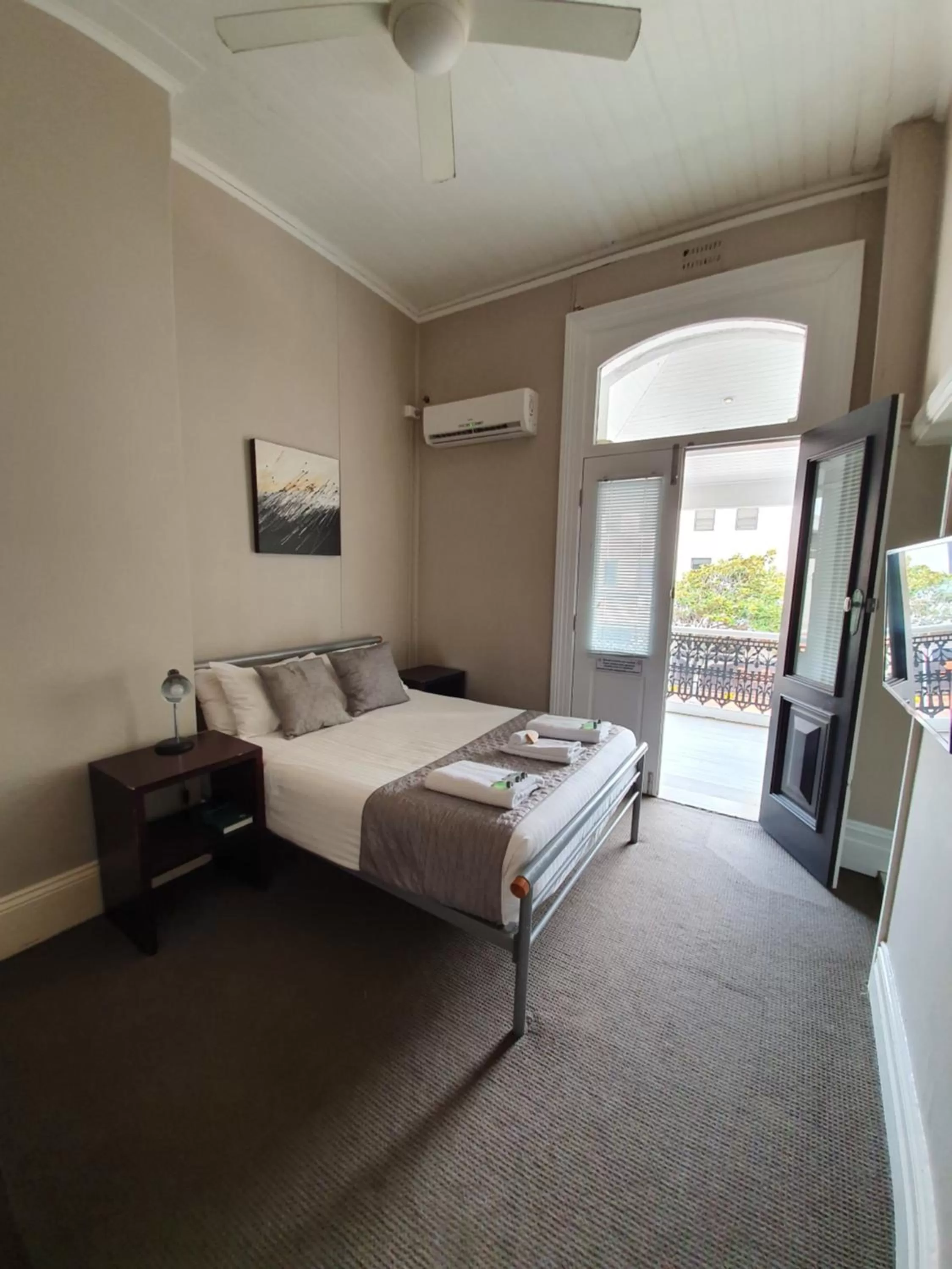 Photo of the whole room, Bed in Grand Hotel