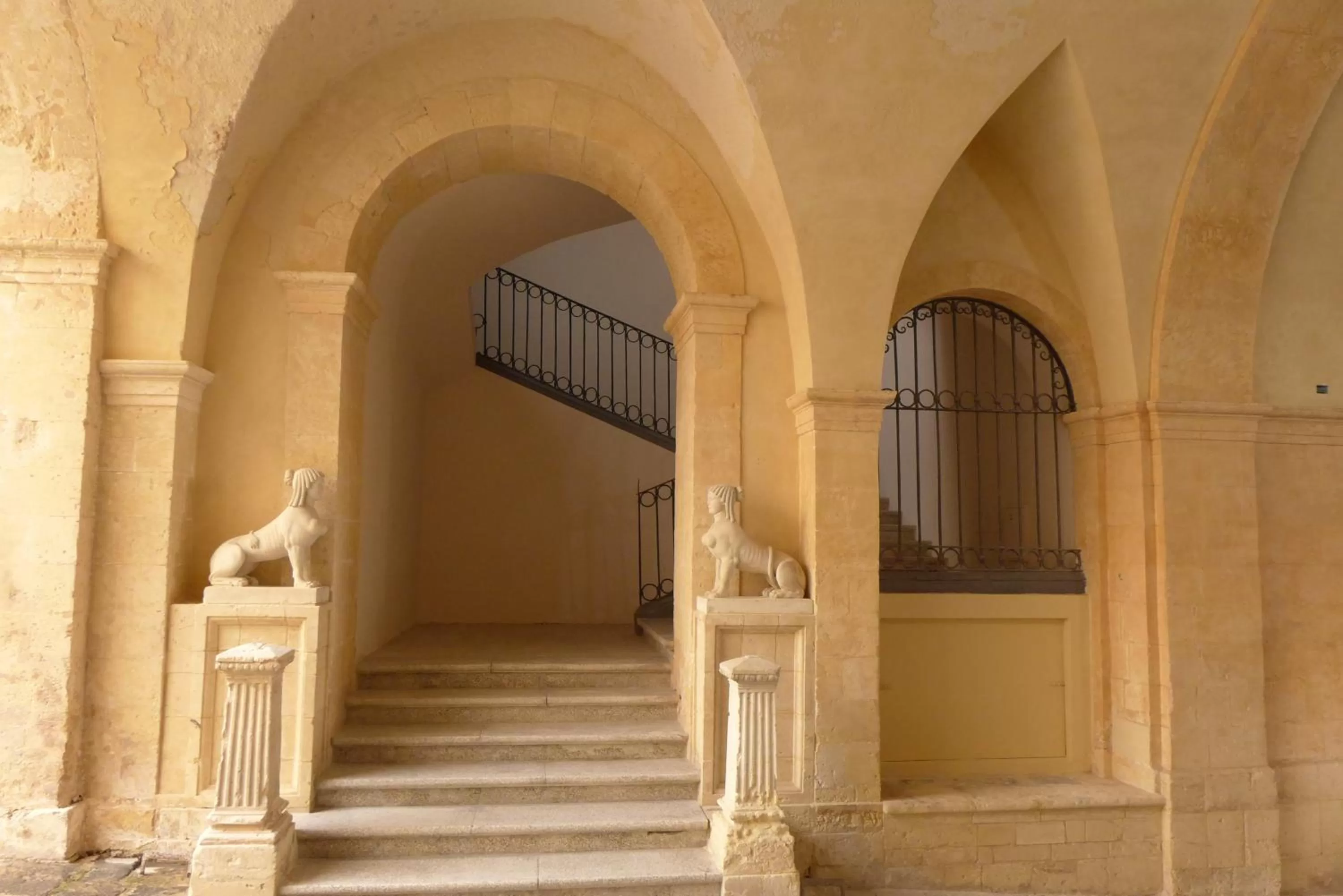 Patio in Landolina Palace Hotel