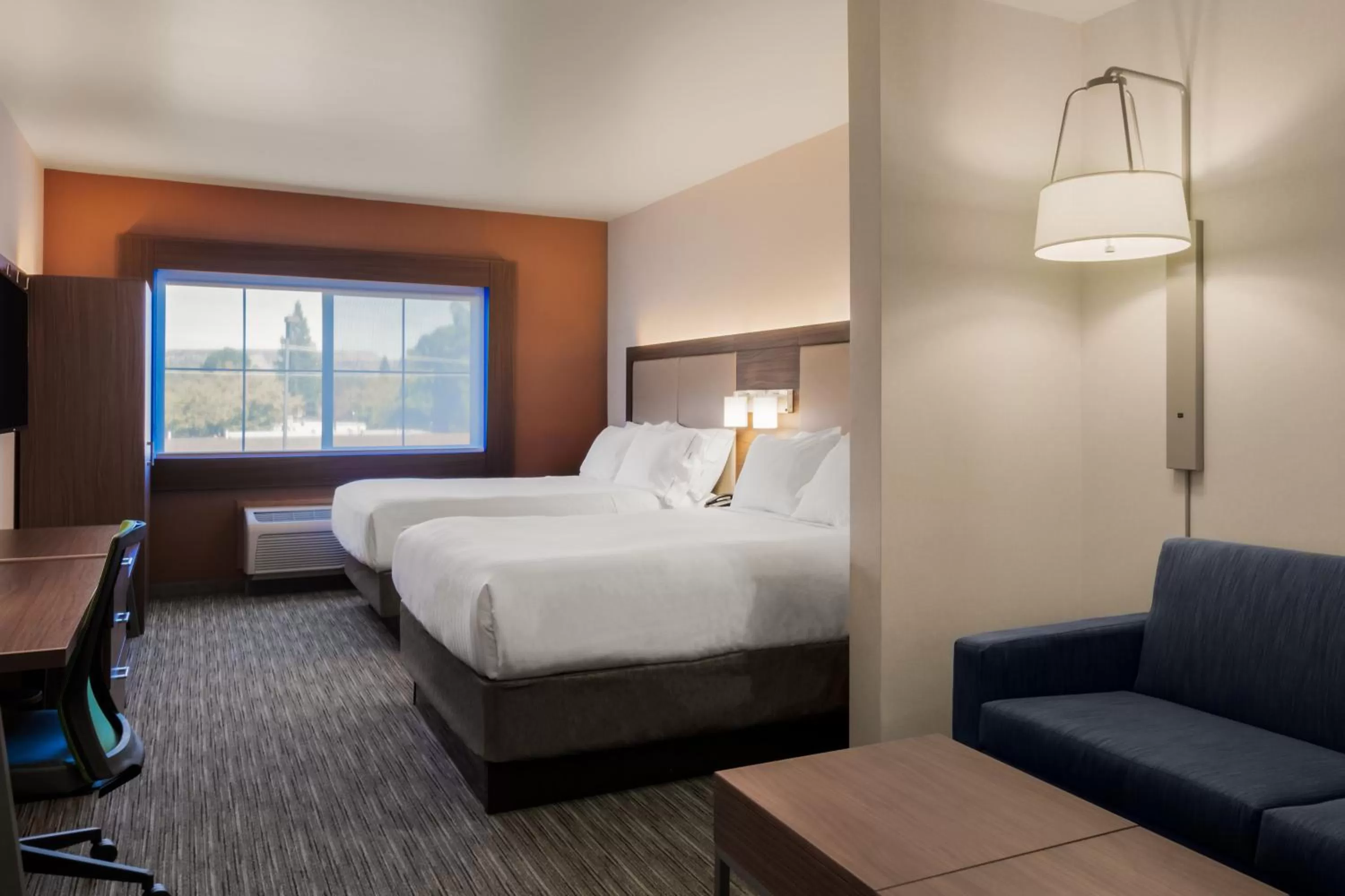 Photo of the whole room, Bed in Holiday Inn Express Hotel & Suites Oroville Southwest by IHG