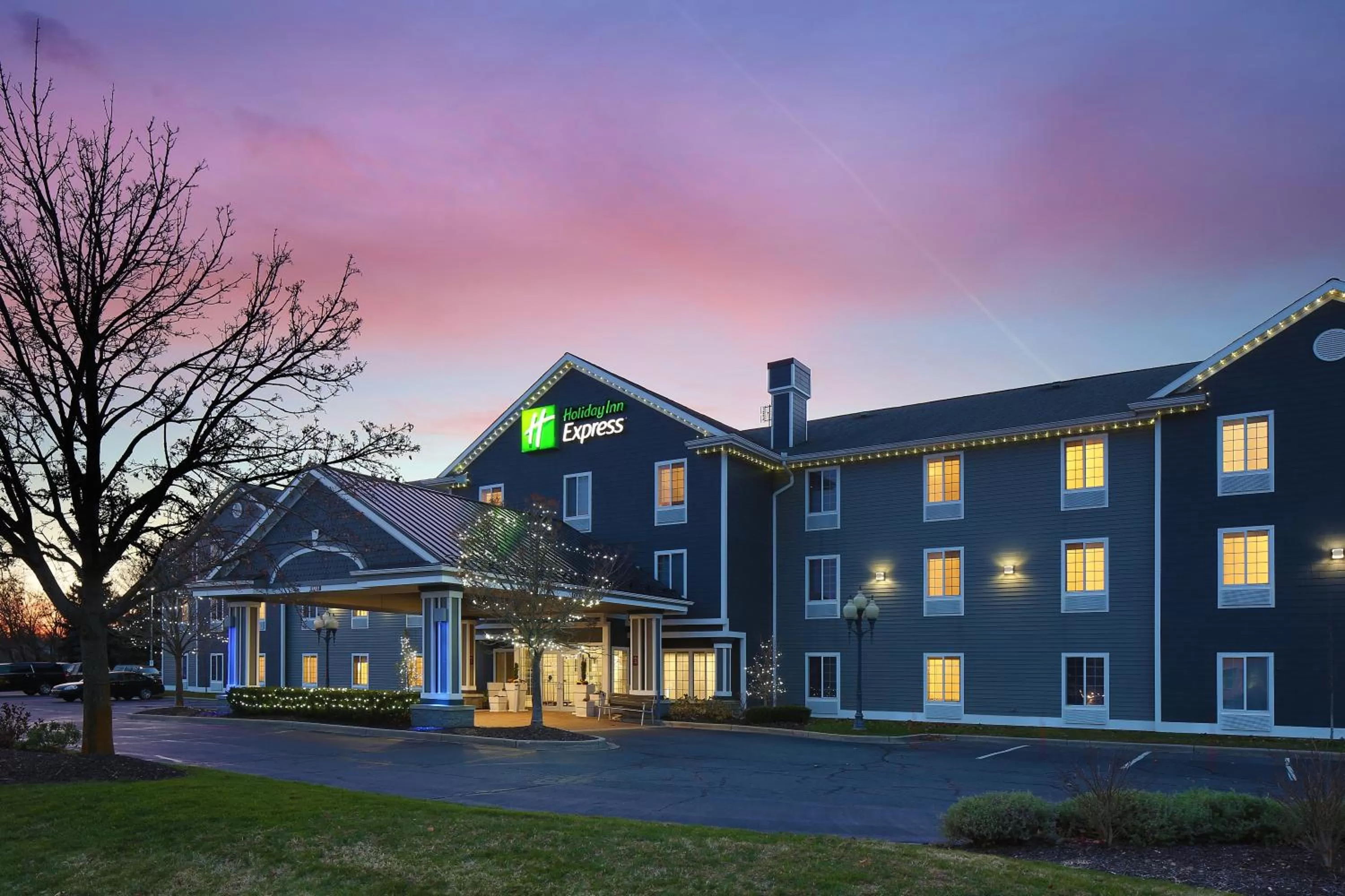 Property building in Holiday Inn Express Grand Rapids Southwest by IHG