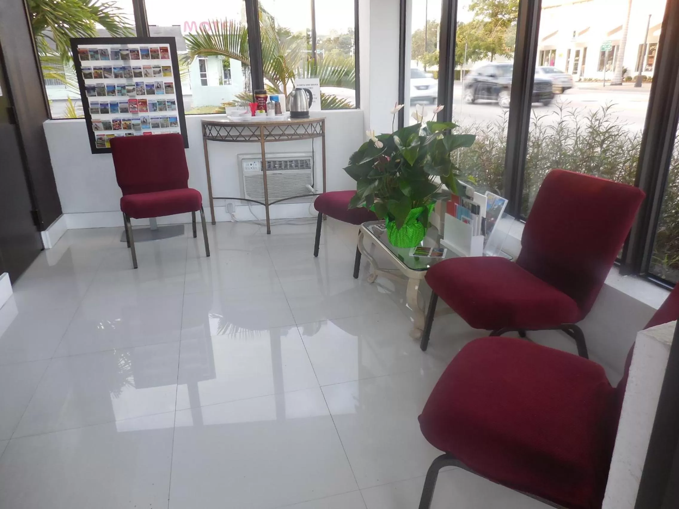 Day in Shalimar Motel